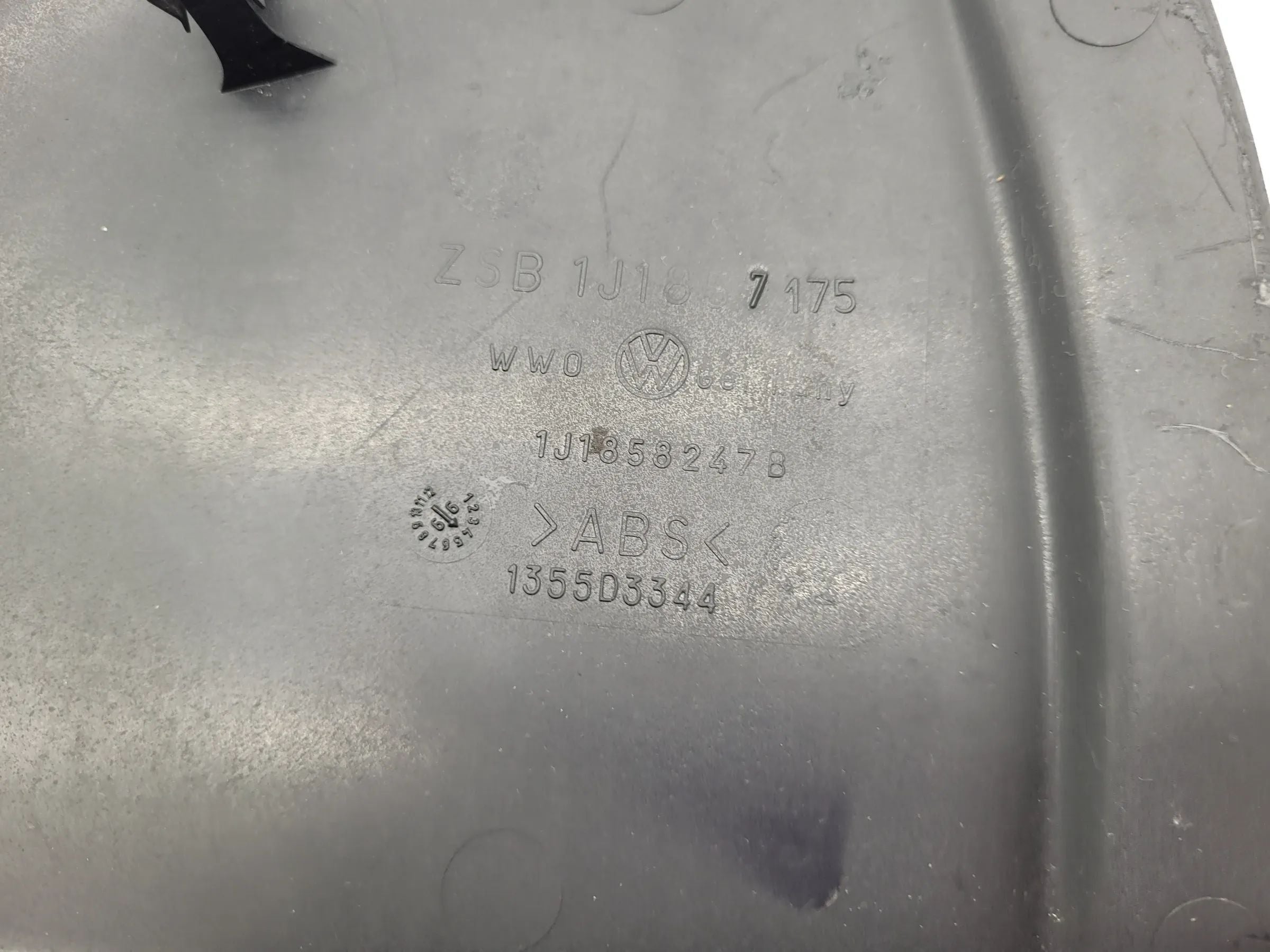 Original VW Golf IV 4 (1J5/1J1) Abdeckung Sicherheitskasten 1J1858247