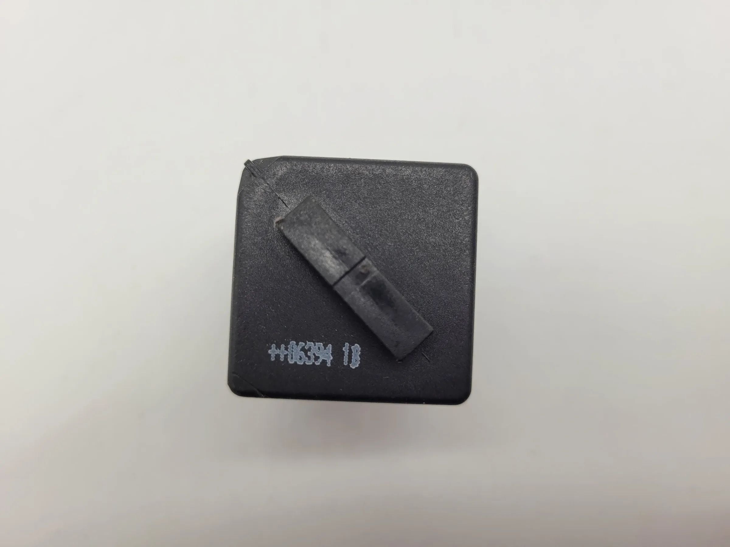 BMW 1er/2er/3er/5er/6er/X1/X2/X3 Relais Schließer Schwarz 61366901469