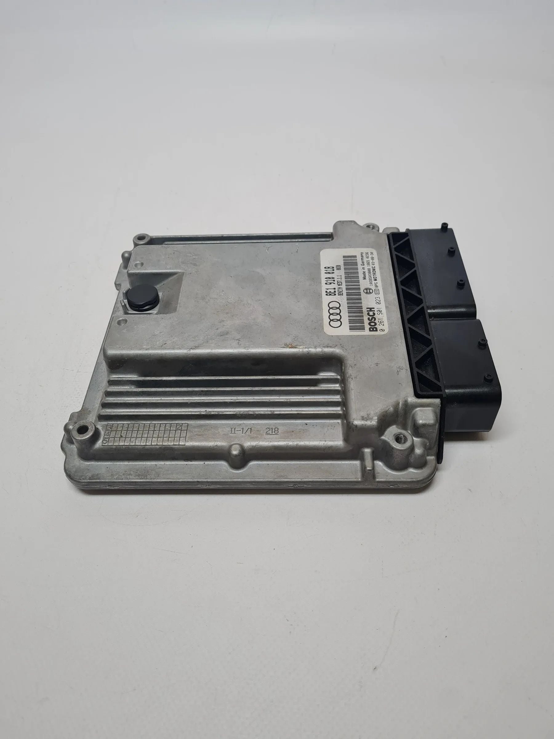 Original Audi A4 (8E/B6) Steuergerät Motor AWA 8e1910018