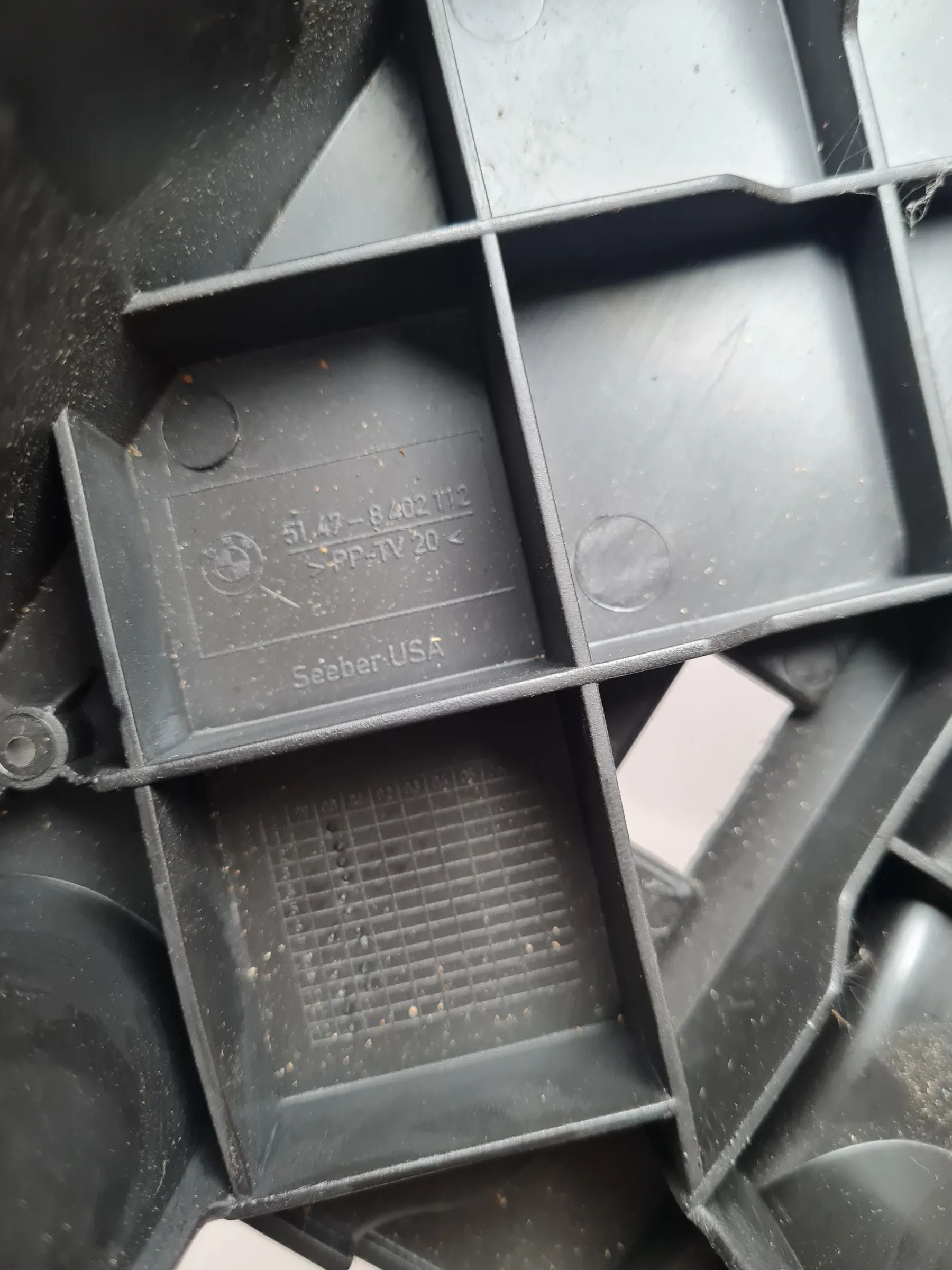 Original BMW X5 (E53) Verkleidung Längsträger Rechts Hinten 8402112