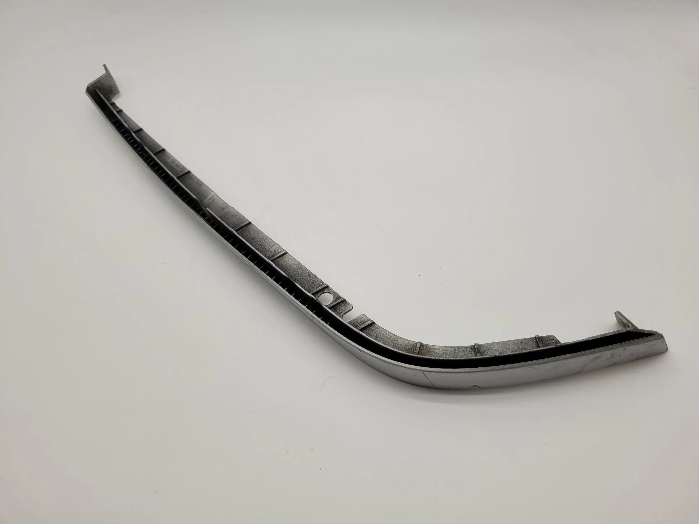 Original Mercedes-Benz C-Klasse (W202) Scheinwerfer Leiste/Blende R. A2028260877