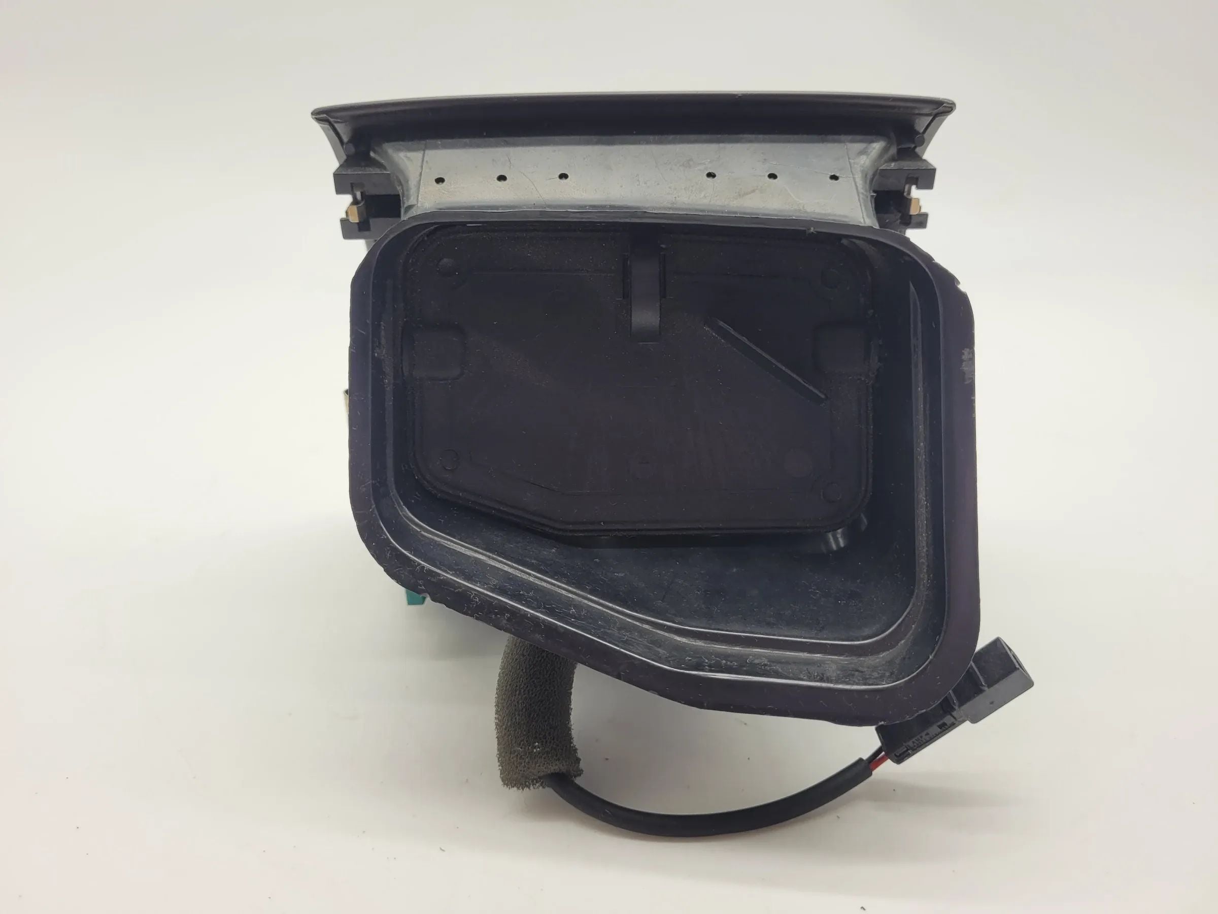 Original Audi A6 (4B) Lüftungsgitter Sitzheizung & Anzünder Hinten 4B0819203