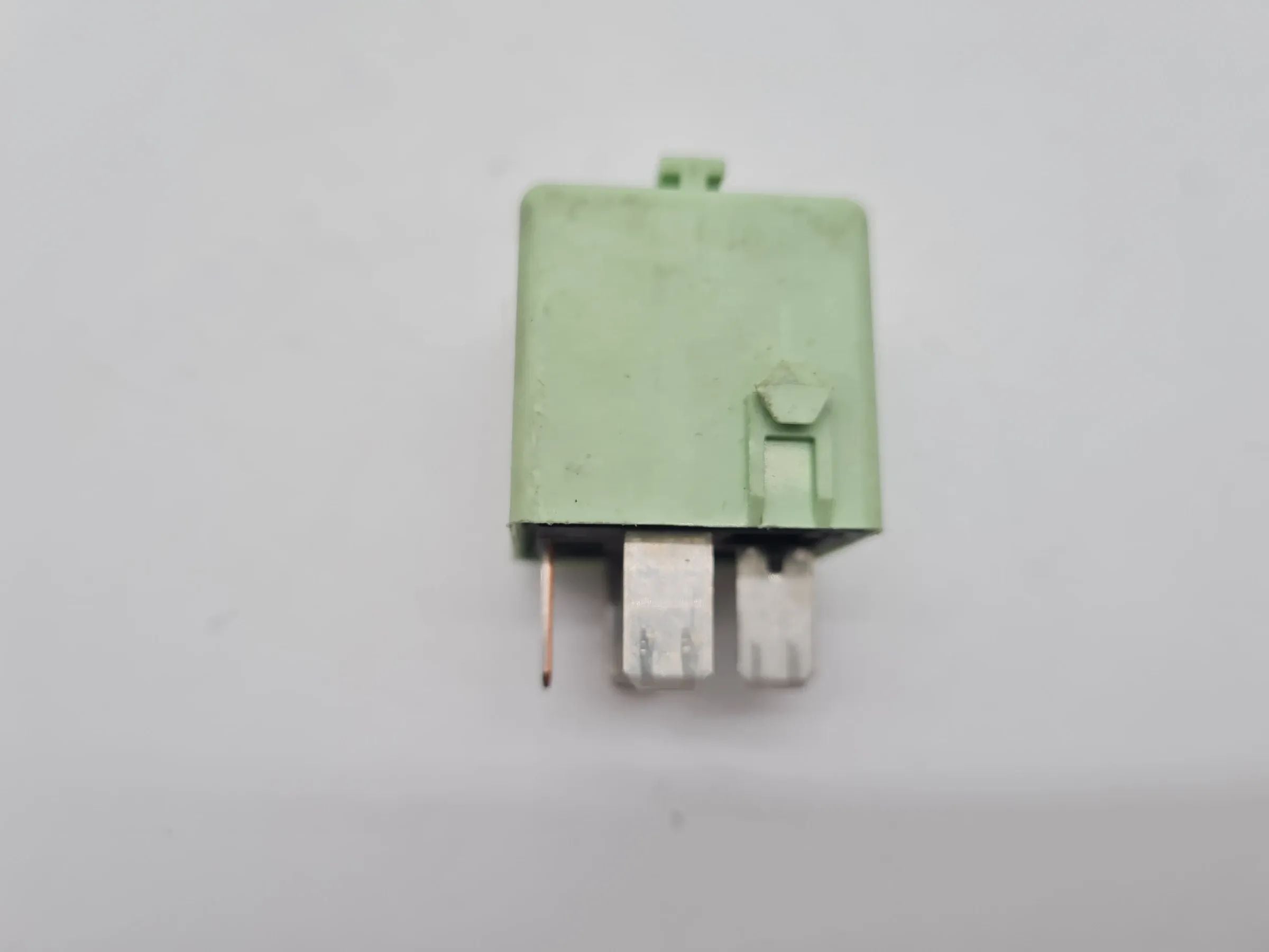 Original BMW E36 E38 E39 E46 E53 E60 E61 Z3 X3 Relais Grün 61.36-8373700