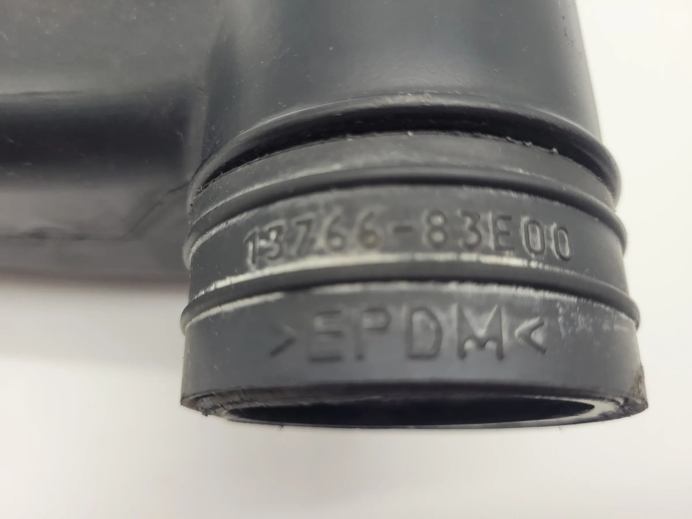 Opel Agila A (H00) Luftsaugrohr / Ansaugrohr 13766-83E00