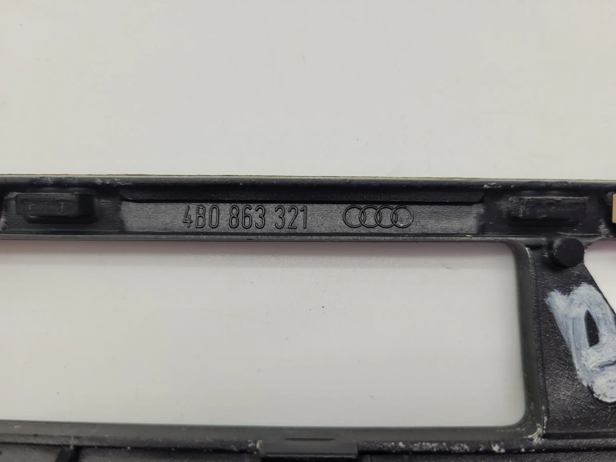 Original Audi A6 (4B) Dekorleiste / Zierleiste Mittelkonsole 4B0863321