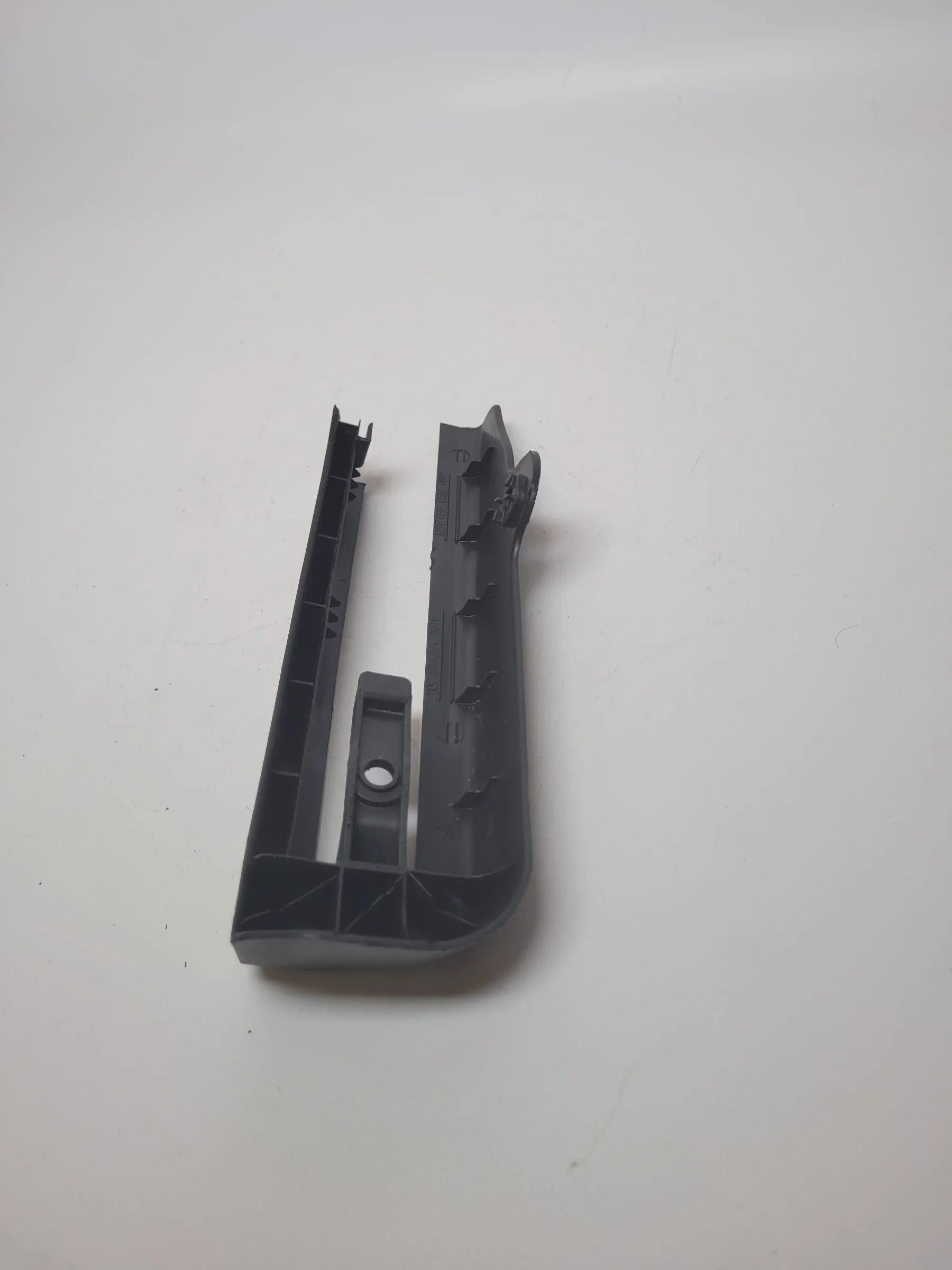 Original Audi A4 (8E/B6/B7) Verkleidung Sitz-Führungsschiene 8e0881350