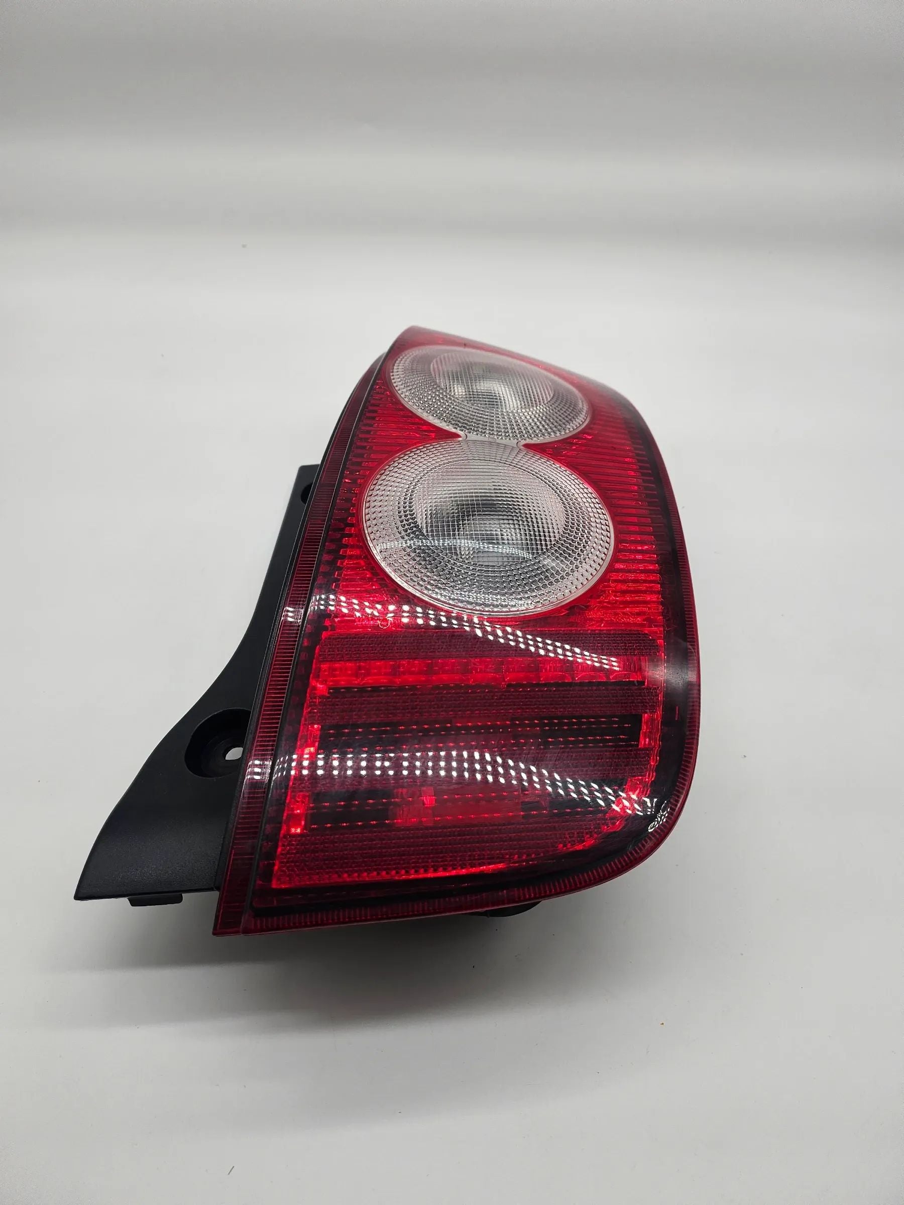 piloto trasero derecho original Nissan Micra K12