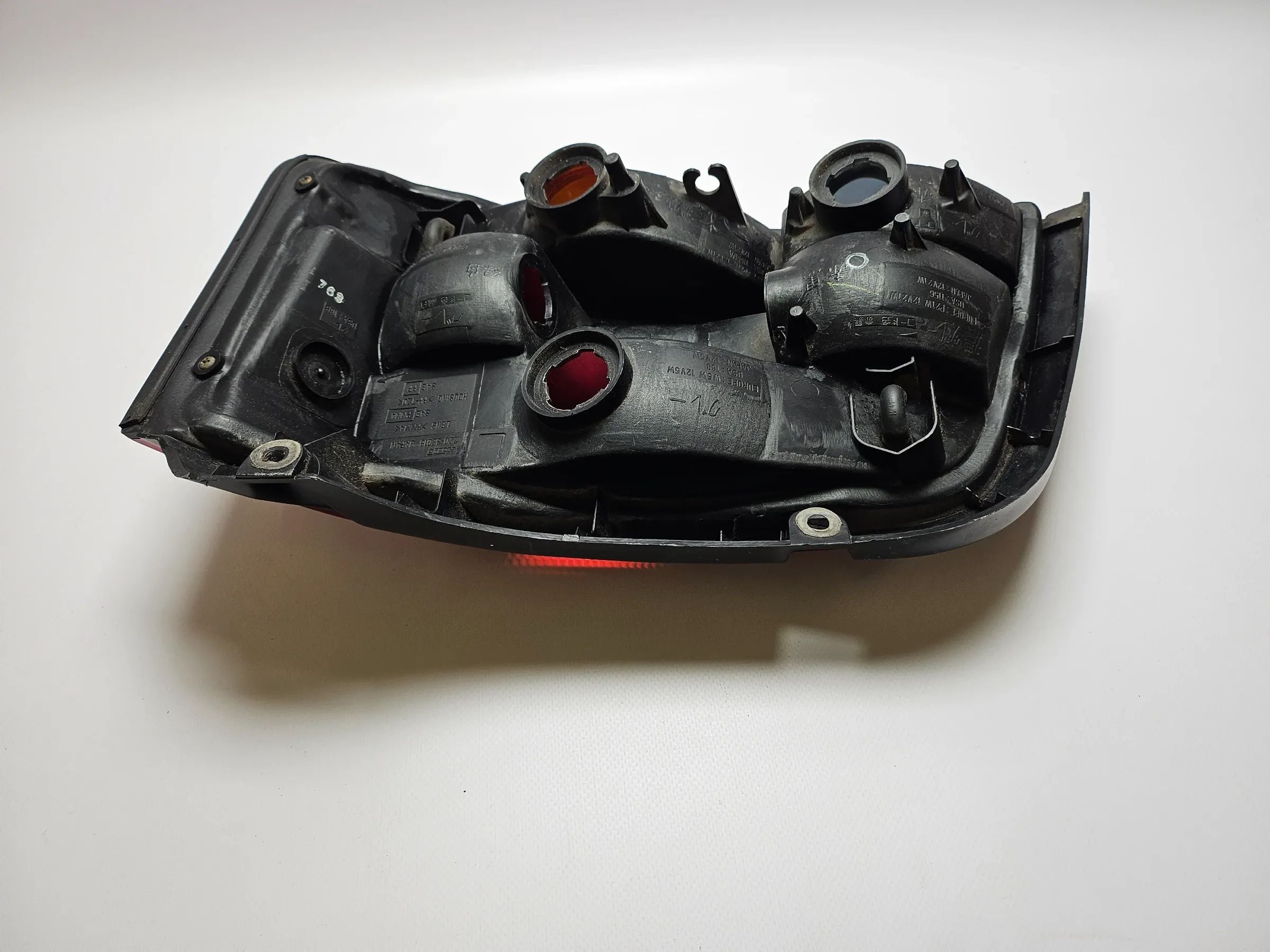 Suzuki Baleno EG achterlicht links KOITO 220-32018, L, 33-08505L, R-1049