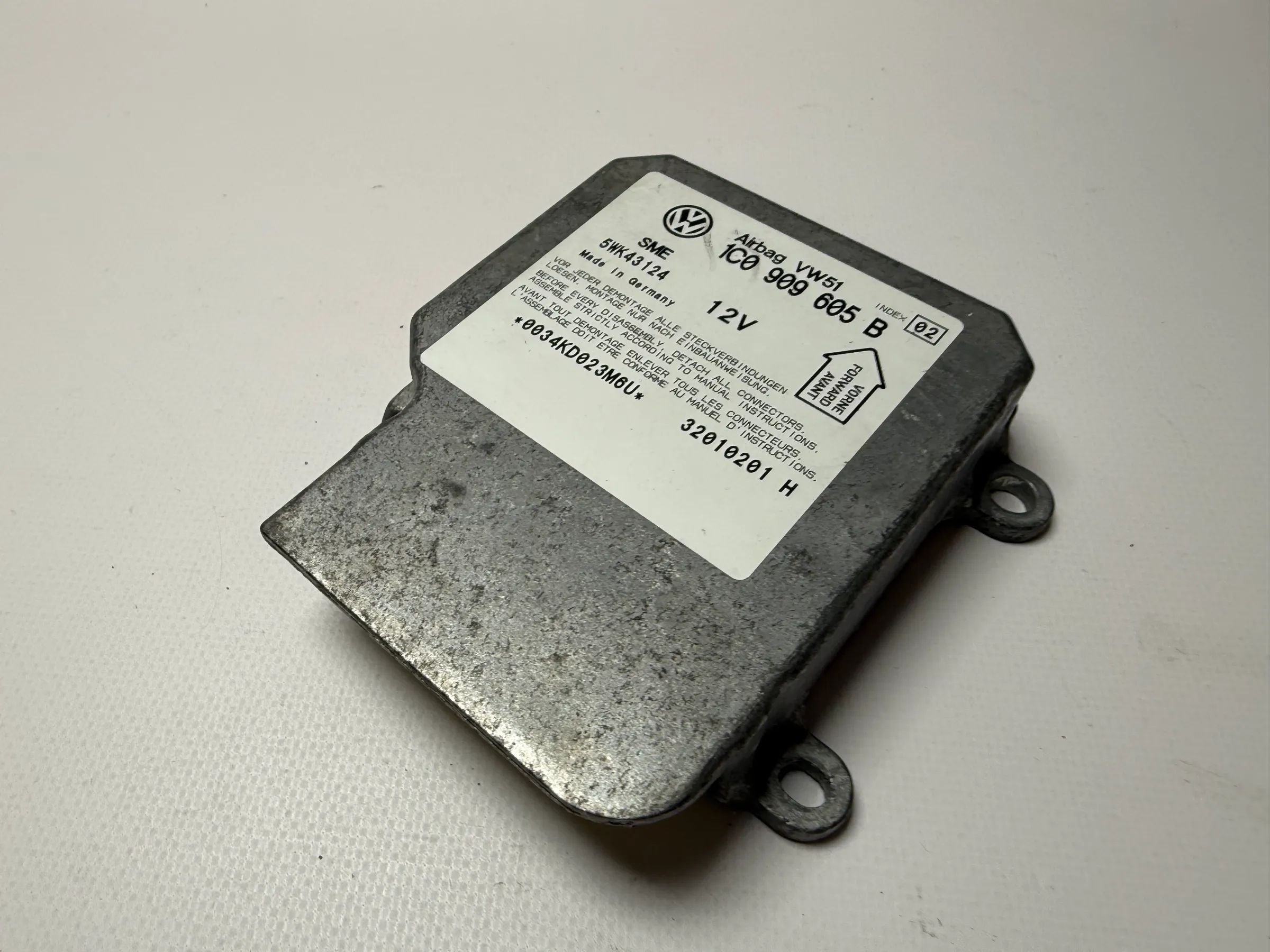 อะไหล่แท้ VW Passat Variant 3BG/3BL/3BS กล่องควบคุมถุงลม 1C0909605B / 5WK43124