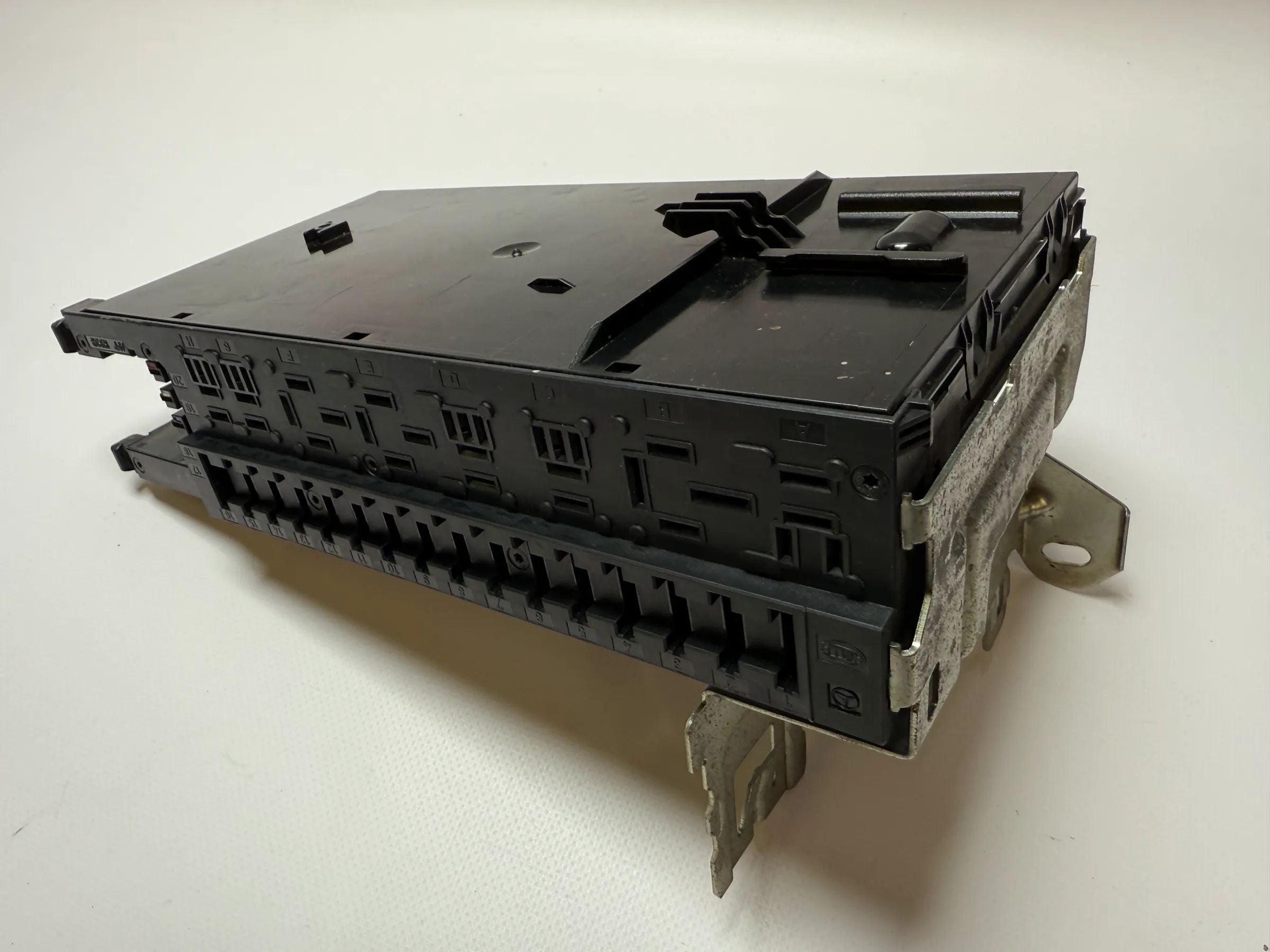 Caixa de Fusíveis Original Mercedes-Benz C-Klasse W203 Módulo SAM A2035452401