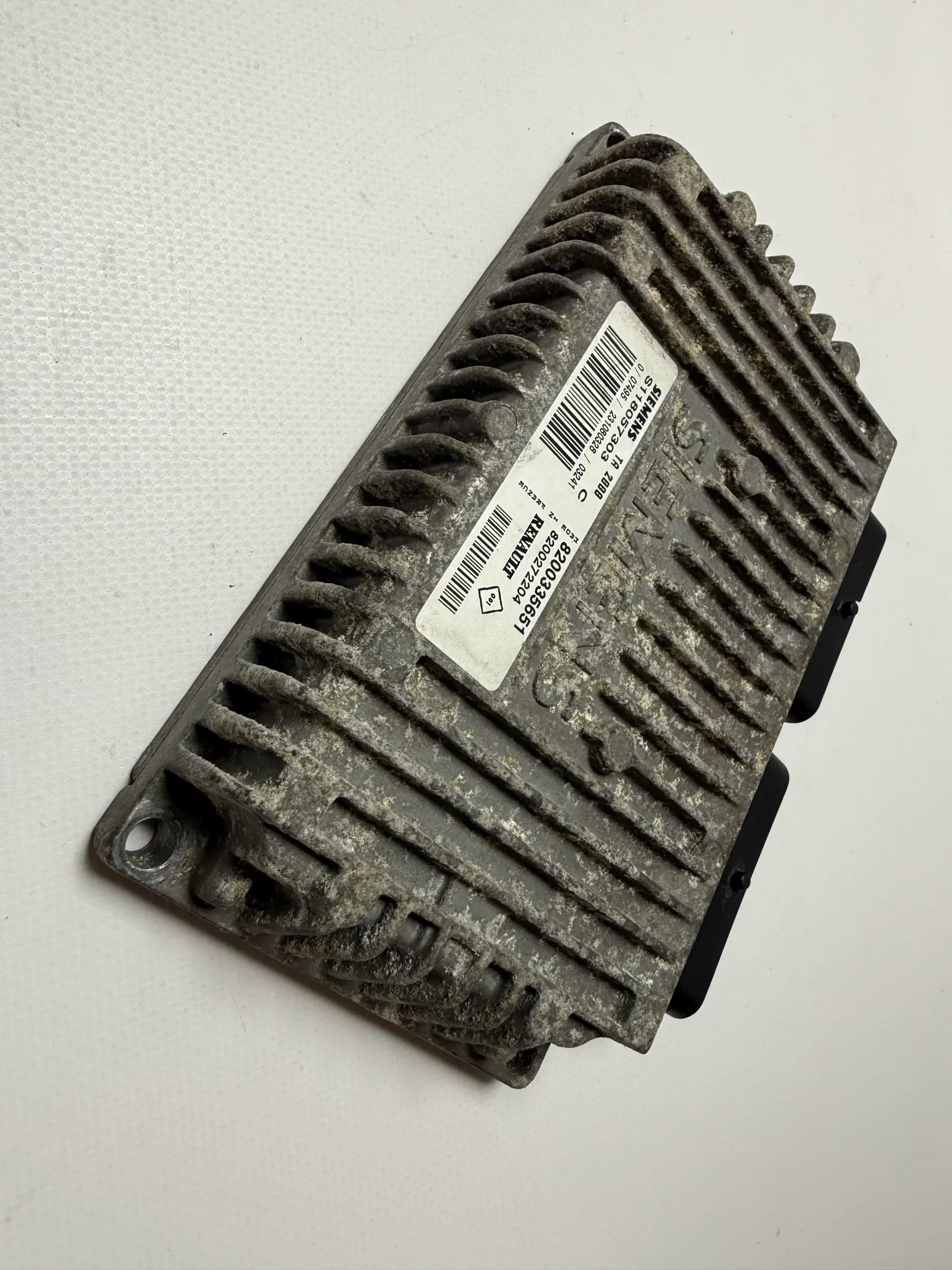 Оригинальный блок управления двигателем Renault Grand Scenic 2.0 16V JM ECU 8200335651