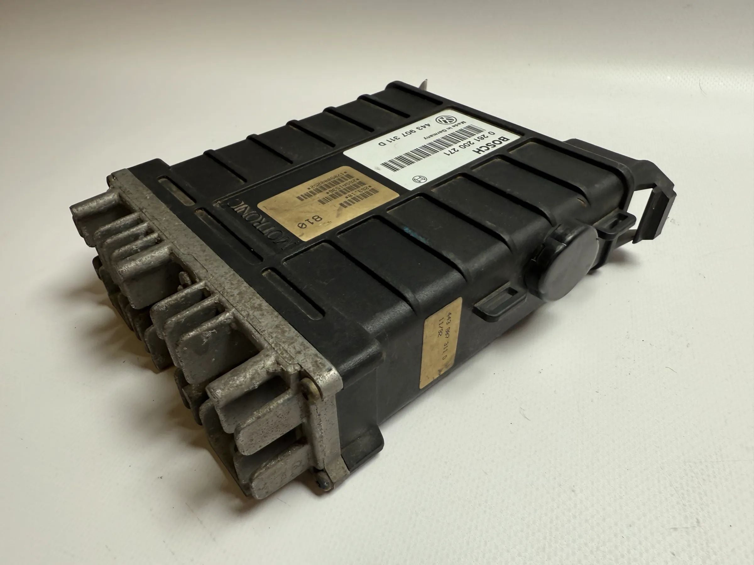 อะไหล่แท้ VW Passat 35i 1.8 กล่องควบคุมเครื่องยนต์ ECU 0261200271 / 443907311D