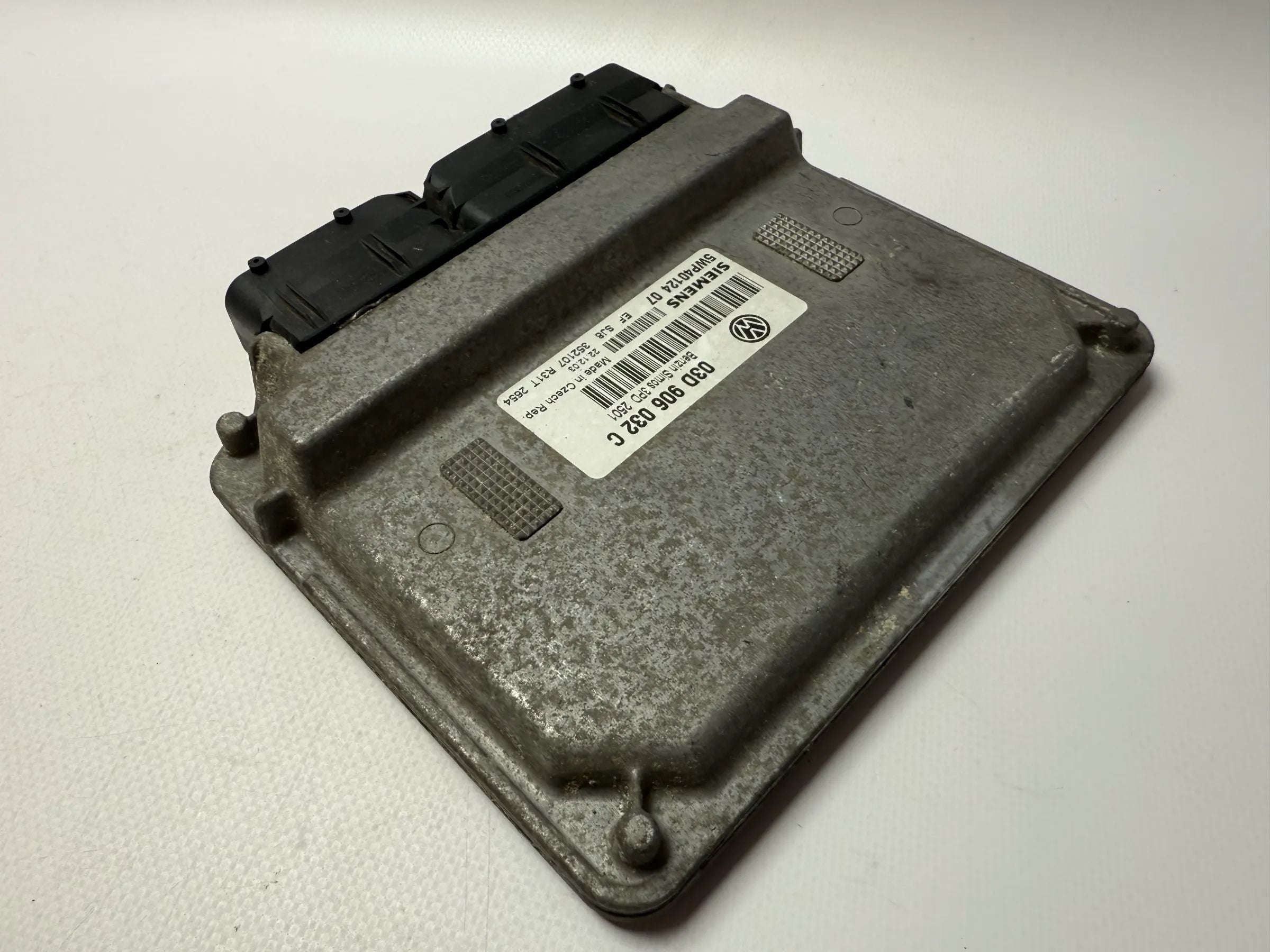 Original VW Polo 9N 1.2 40kW 2004 Engine Control Unit 03D906032C / 5WP40124 07