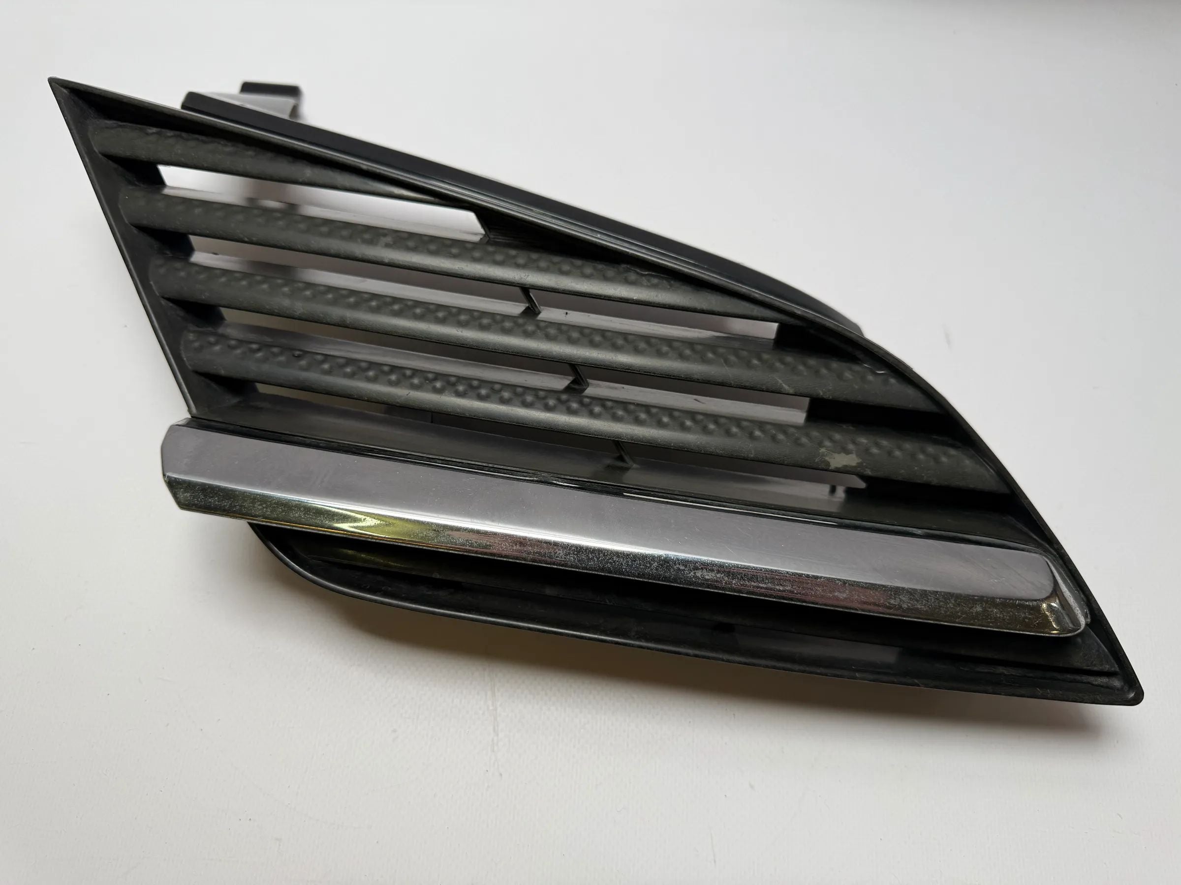 Original NISSAN PRIMERA BERLINA Kühlergrill Stoßstange DS0723601