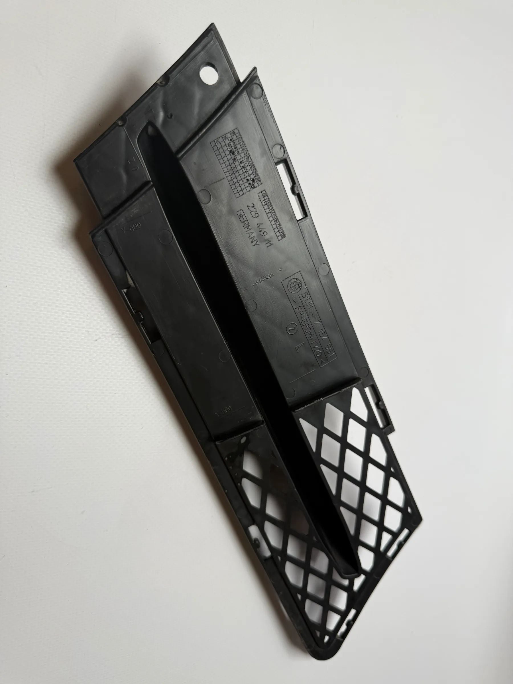 Original BMW 320d DPF E90 / E91 air grille front left / 51117154551 