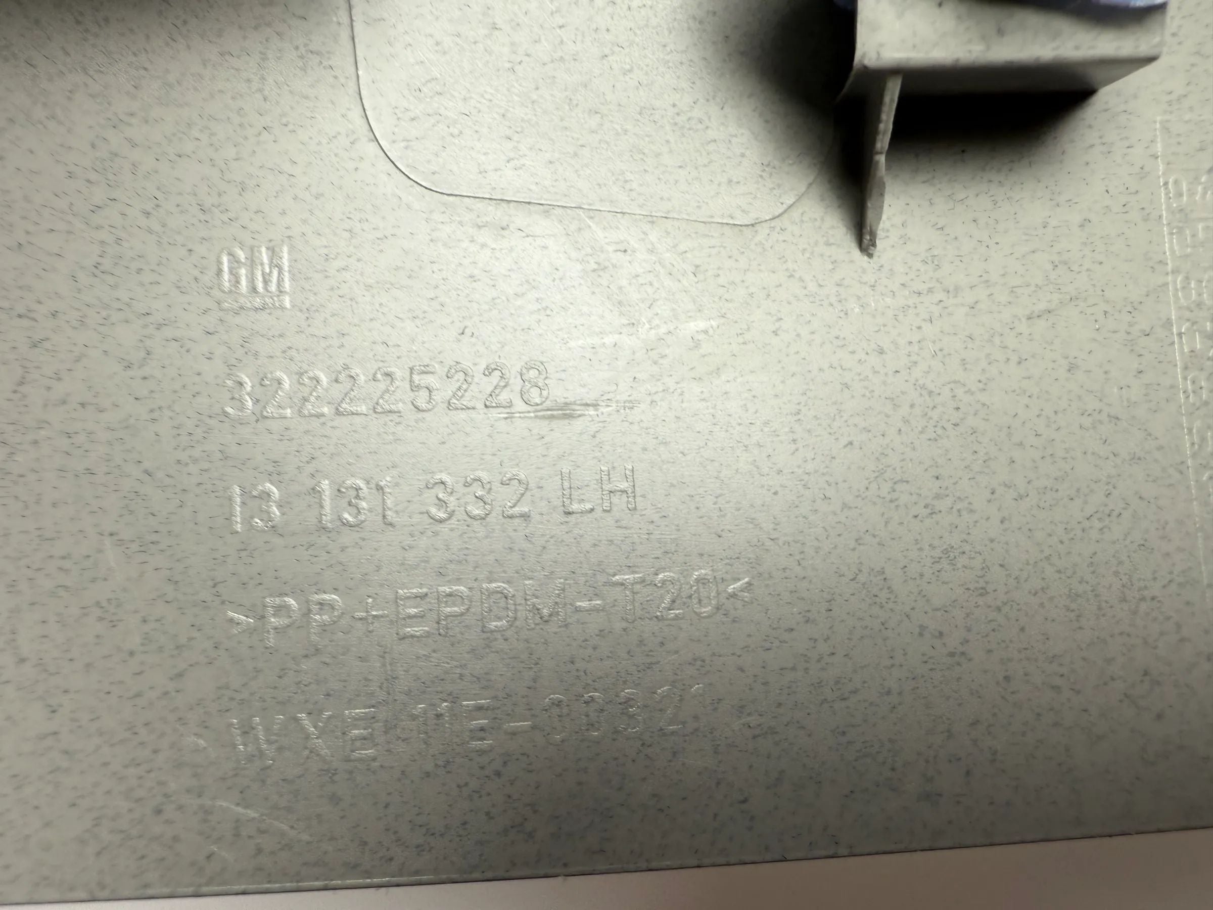 Оригинальная накладка крышки багажника Опель Зафира Б серая 13131332 Auto-veritas