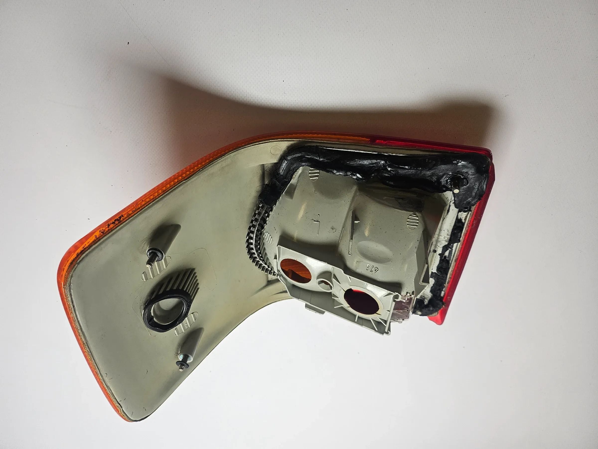 ORYGINALNA LEWA LAMPA TYLNA AUDI 80 893945095