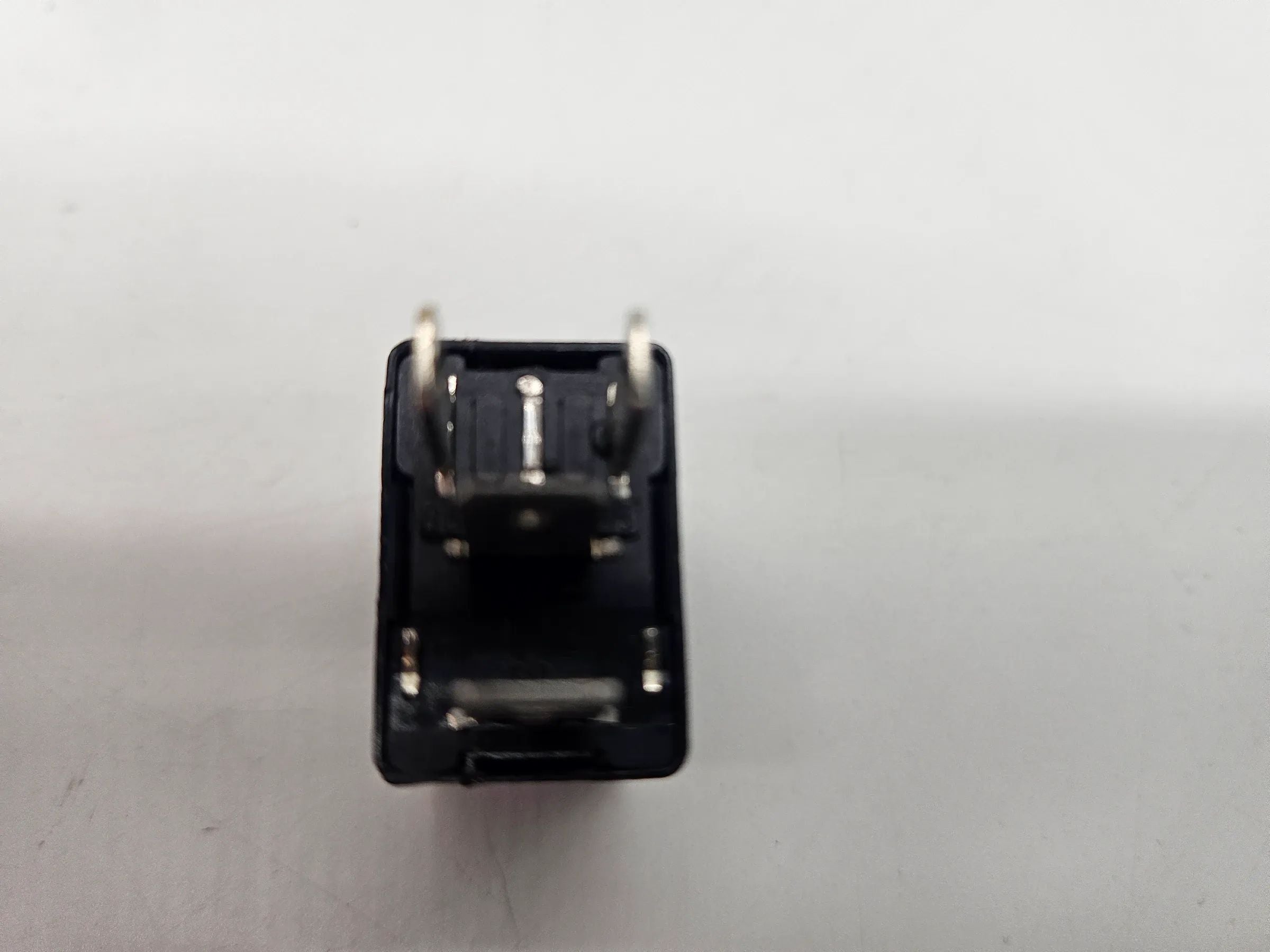 Original Alfa Romeo 147 (937) Relais de travail relais de contact NOIR 4652041