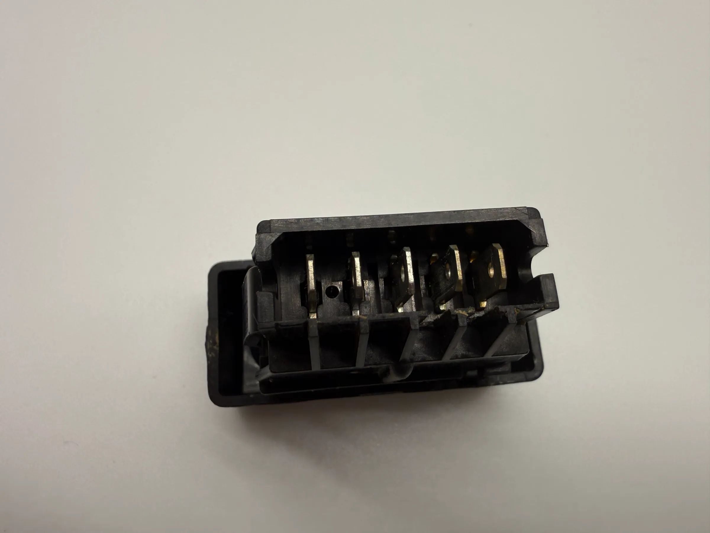 Oryginalny przełącznik świateł przeciwmgielnych Renault 19 Faza II/III Cabrio DAV 770081733
