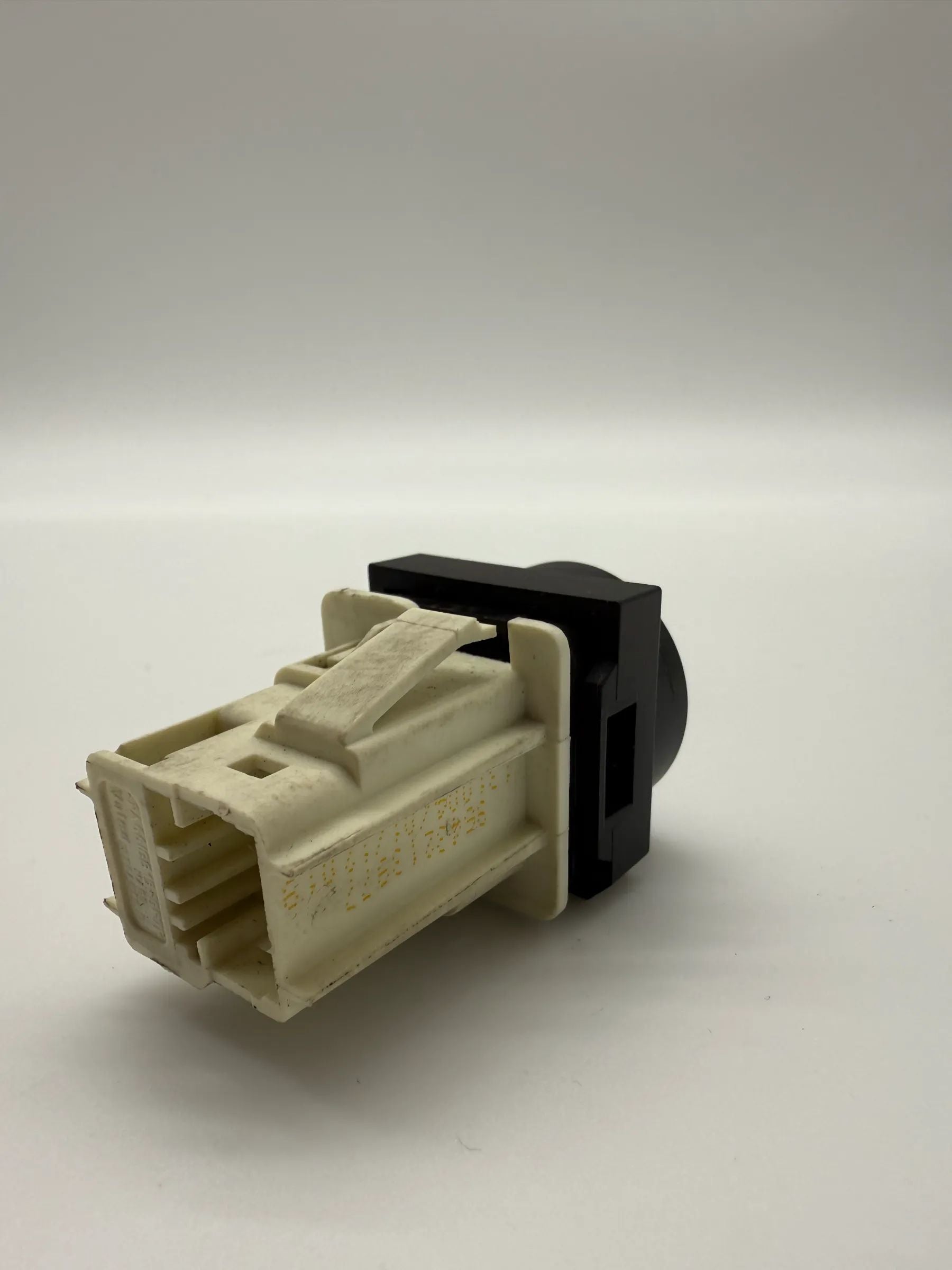 Oryginalny przełącznik ESP Citroen Xsara Picasso VALEO 9643213977