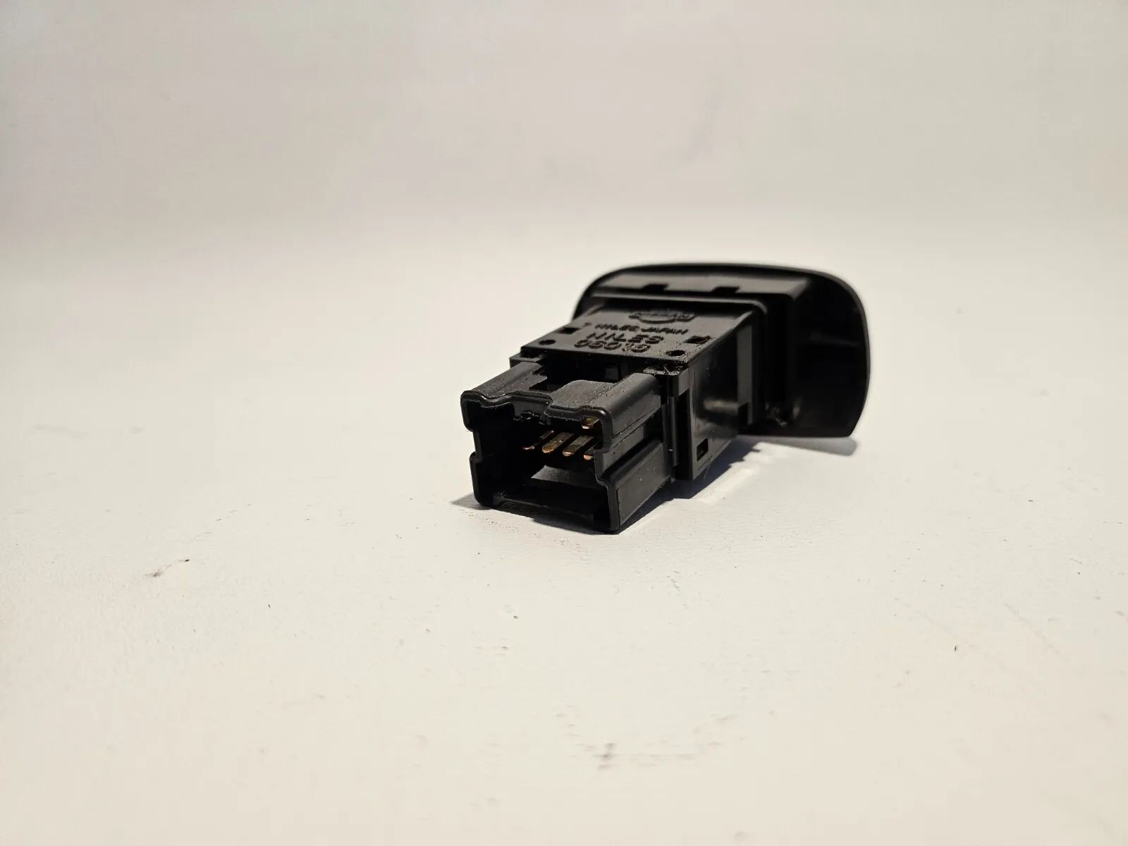 original Nissan Primera P12 - hazard warning switch hazard warning switch 06016