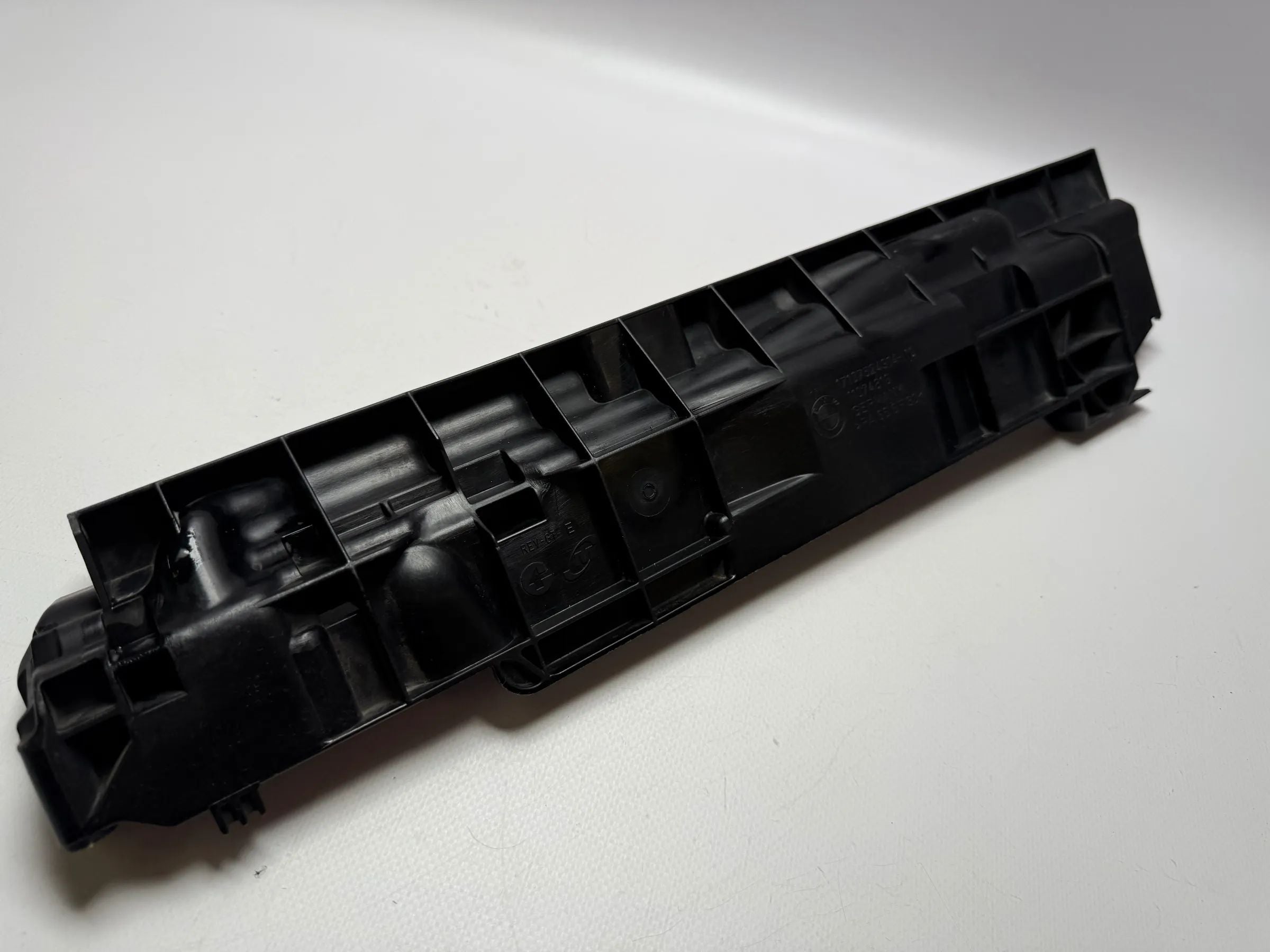 Original BMW E81 E87 E88 E90 E91 E92 X1 Radiator/Lock Carrier Right 17107524914 