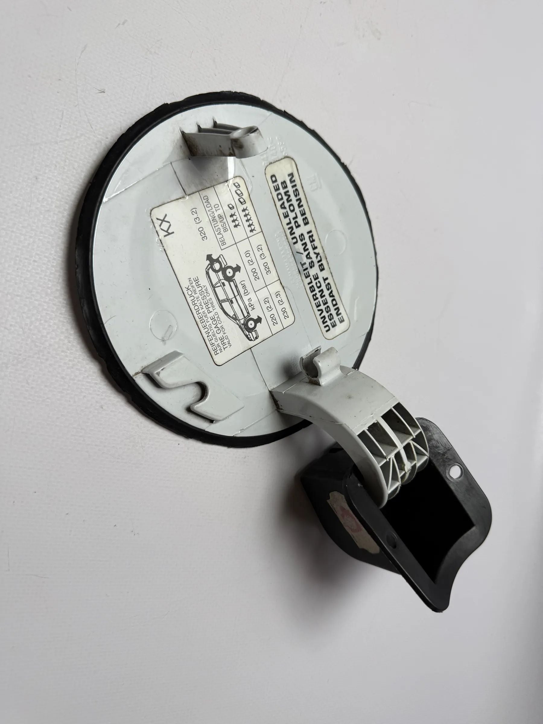 Original Opel Astra 1.6 G Tapa de Depósito / Tapón de Combustible Blanco 90559413