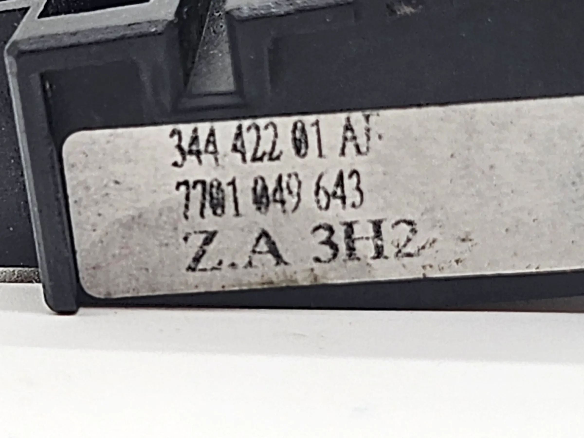 Original RENAULT LAGUNA II (BG0/1_) 2.2 DCI Comando de Rádio Manual 7701049643