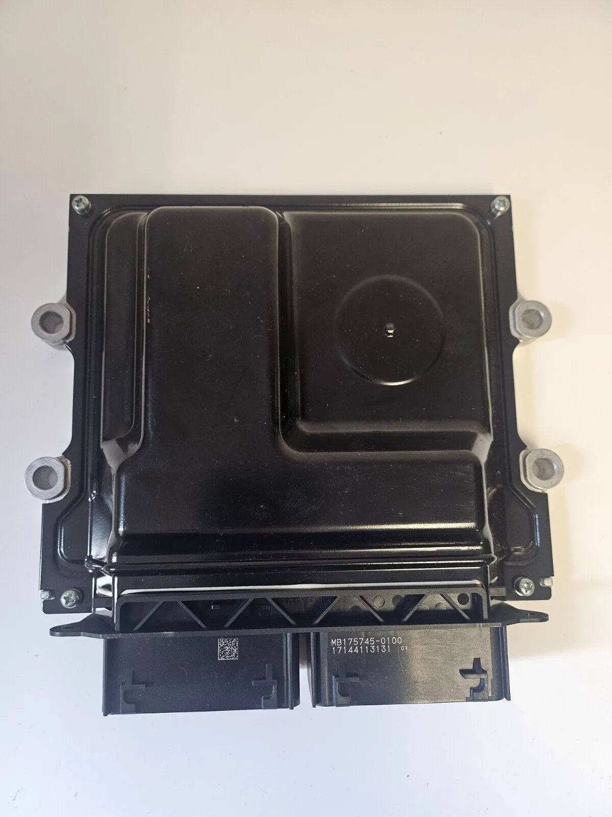 VOLVO XC40 2.0 T4 AWD Engine ECU Control Unit MB175745-0100 140kw 2018