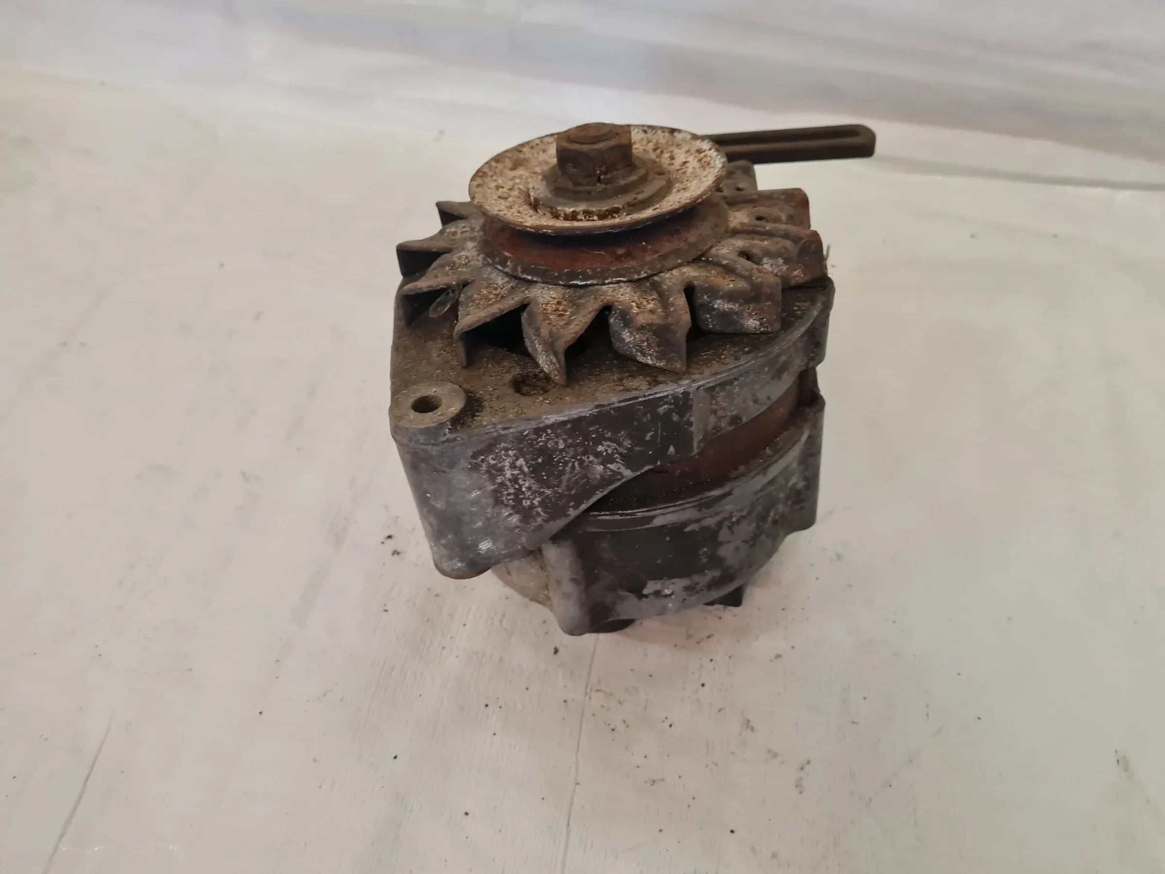 Original Bosch Lichtmaschine Generator Oldtimer 0120489605 / 0192052004