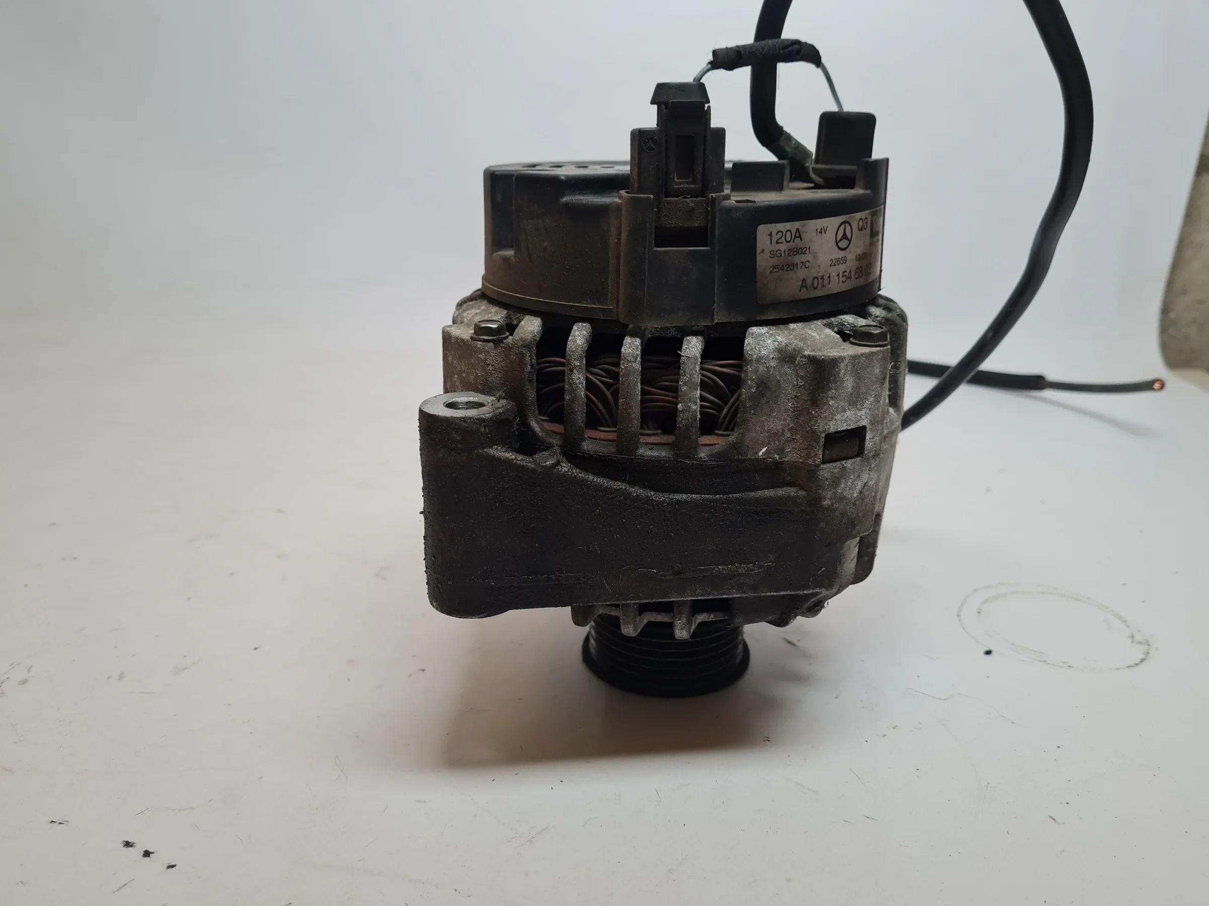 मूल मर्सिडीज़ C-क्लास CL203 लिच्टमाशिने जेनरेटर M111.955 A0111546802