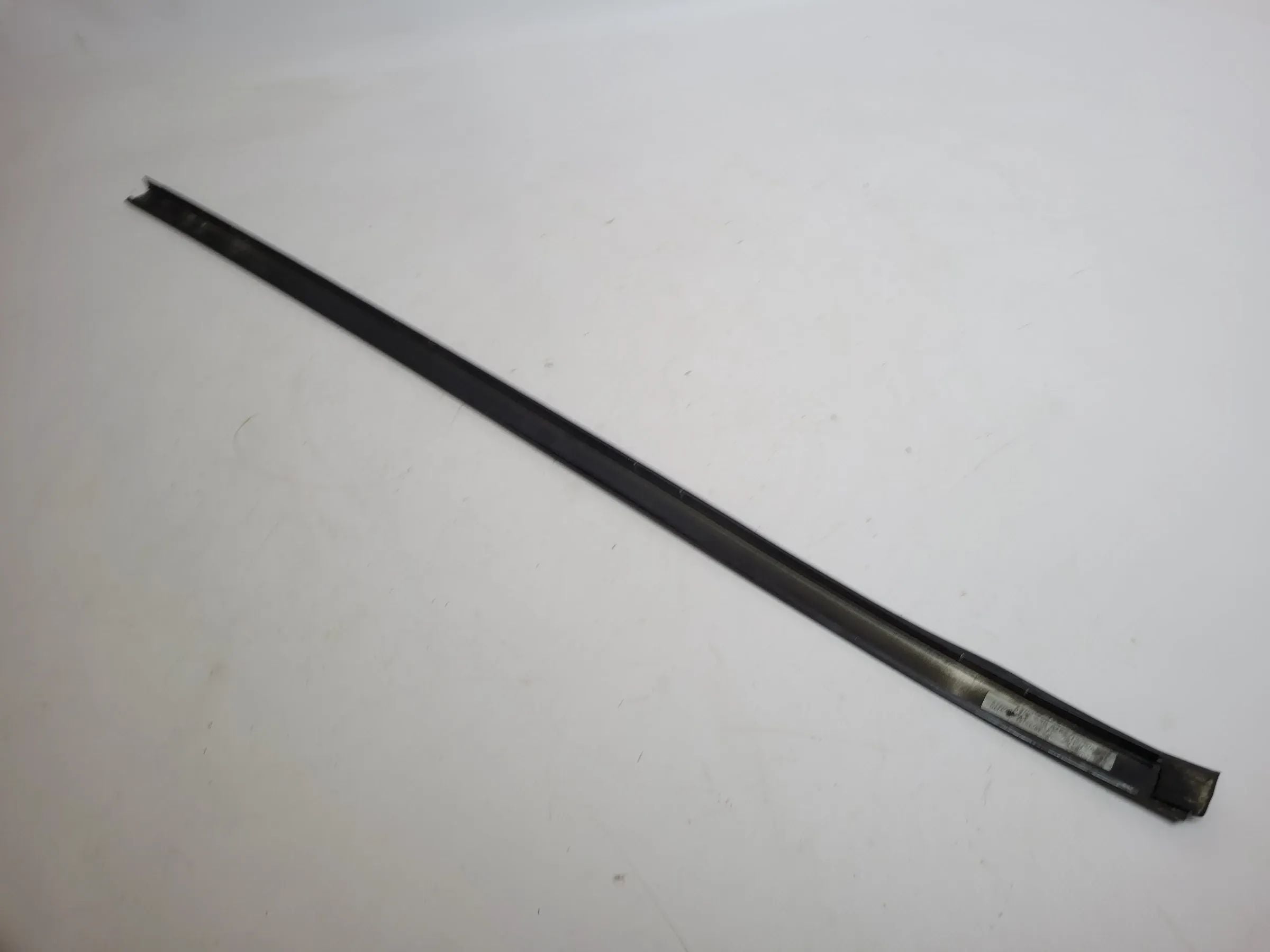 Original Mercedes C-Klasse (CL203) Leiste Wasserabweiser Links A2036908762