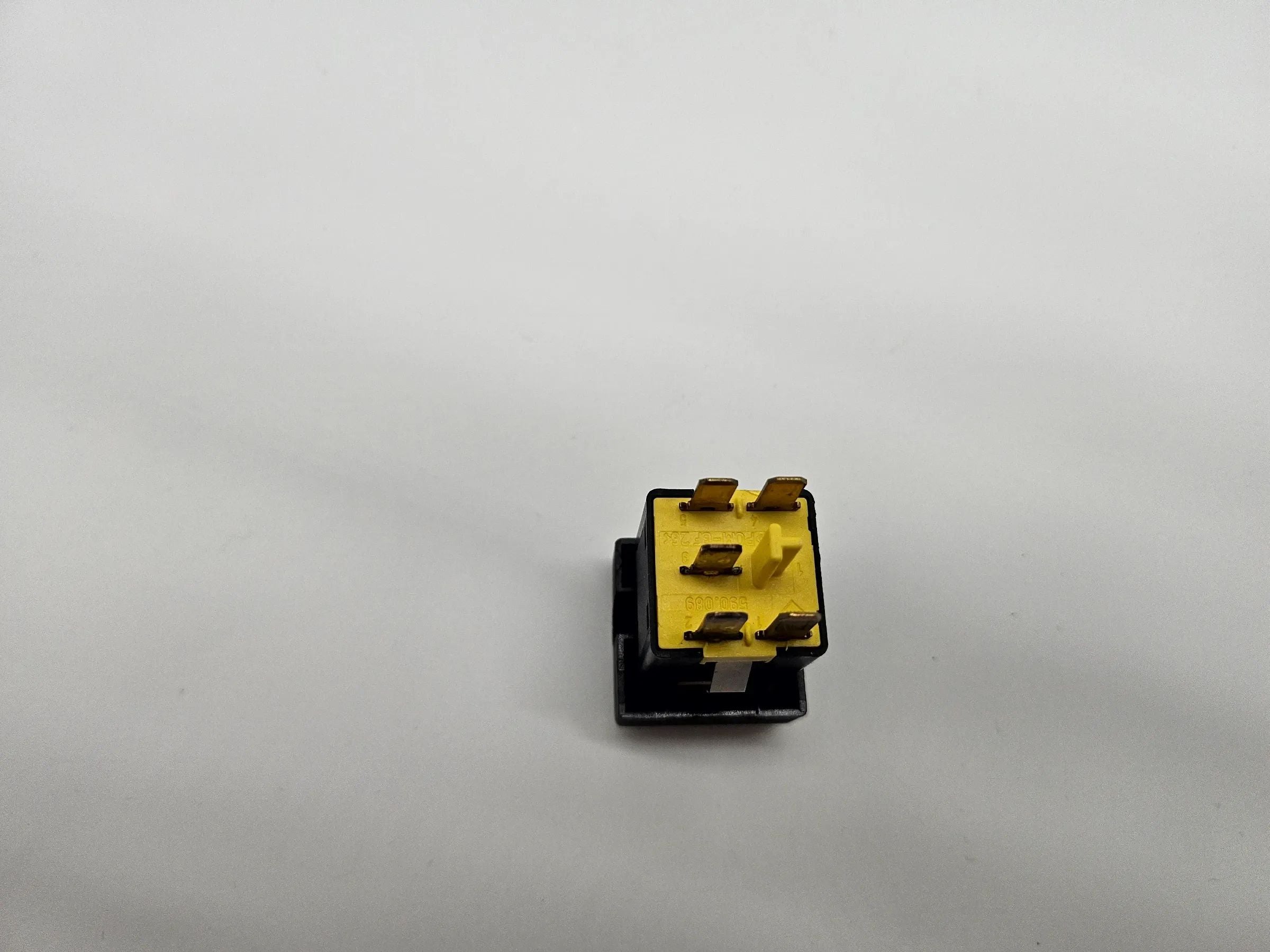 Opel Omega B Interrupteur Chauffage Lunette Arrière Bouton Chauffage Lunette 09134506