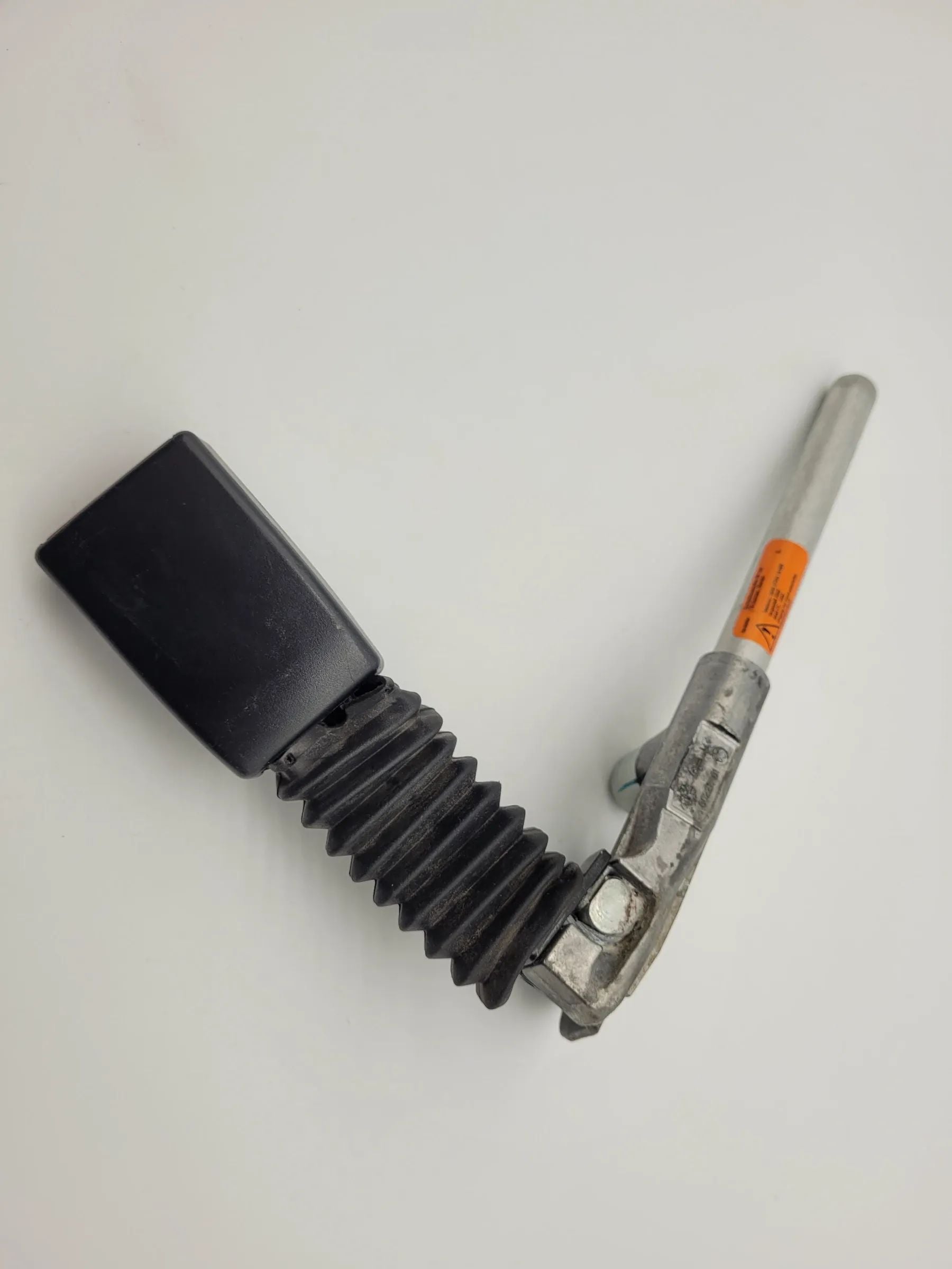 Original Mercedes-Benz C-Klasse Sicherheitsgurt / Gurtschloss Links A2038601769