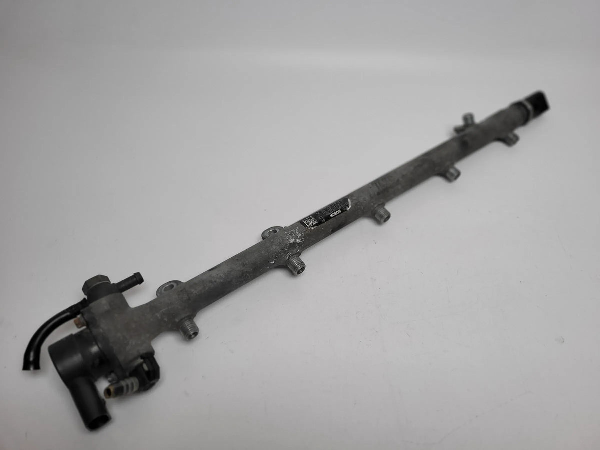 Original Mercedes C-Klasse Verteilerrohr Kraftstoff/Commonrail A6120700095