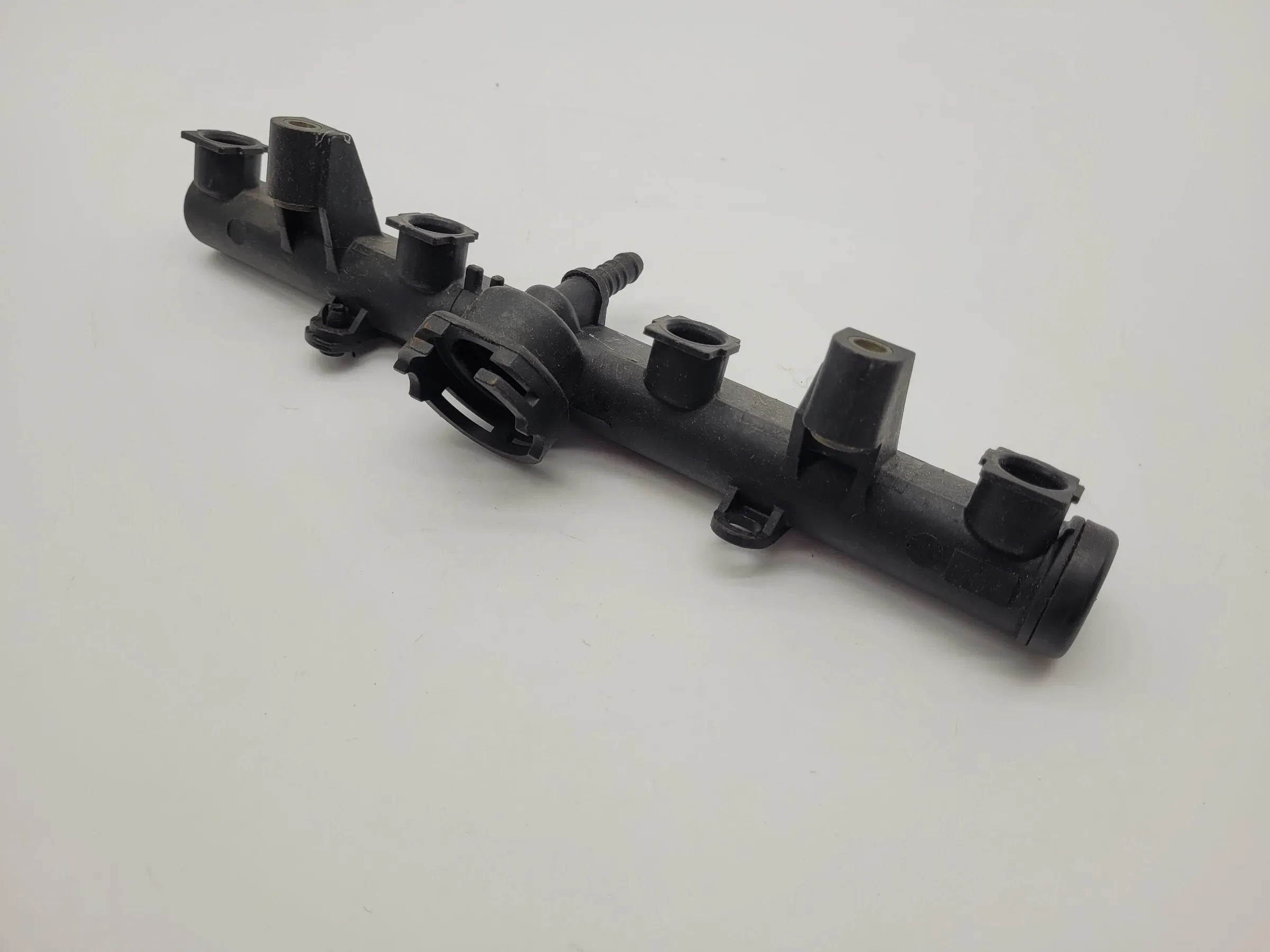 Original VW Polo (6N2) Einspritzleiste 2435170160