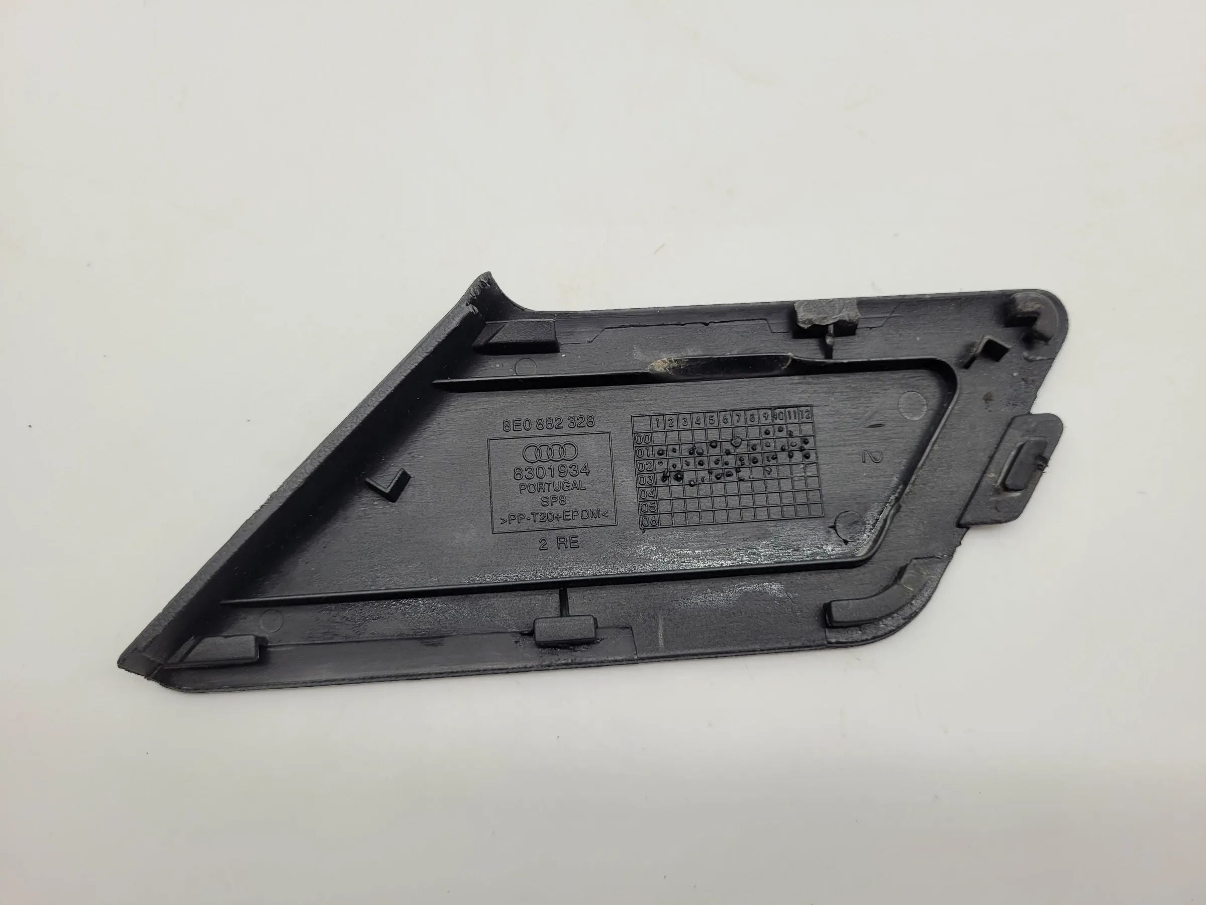 Original Audi A4 (8E/B6/B7) Abdeckung Gurtverkleidung Blende Rechts 8E0882328