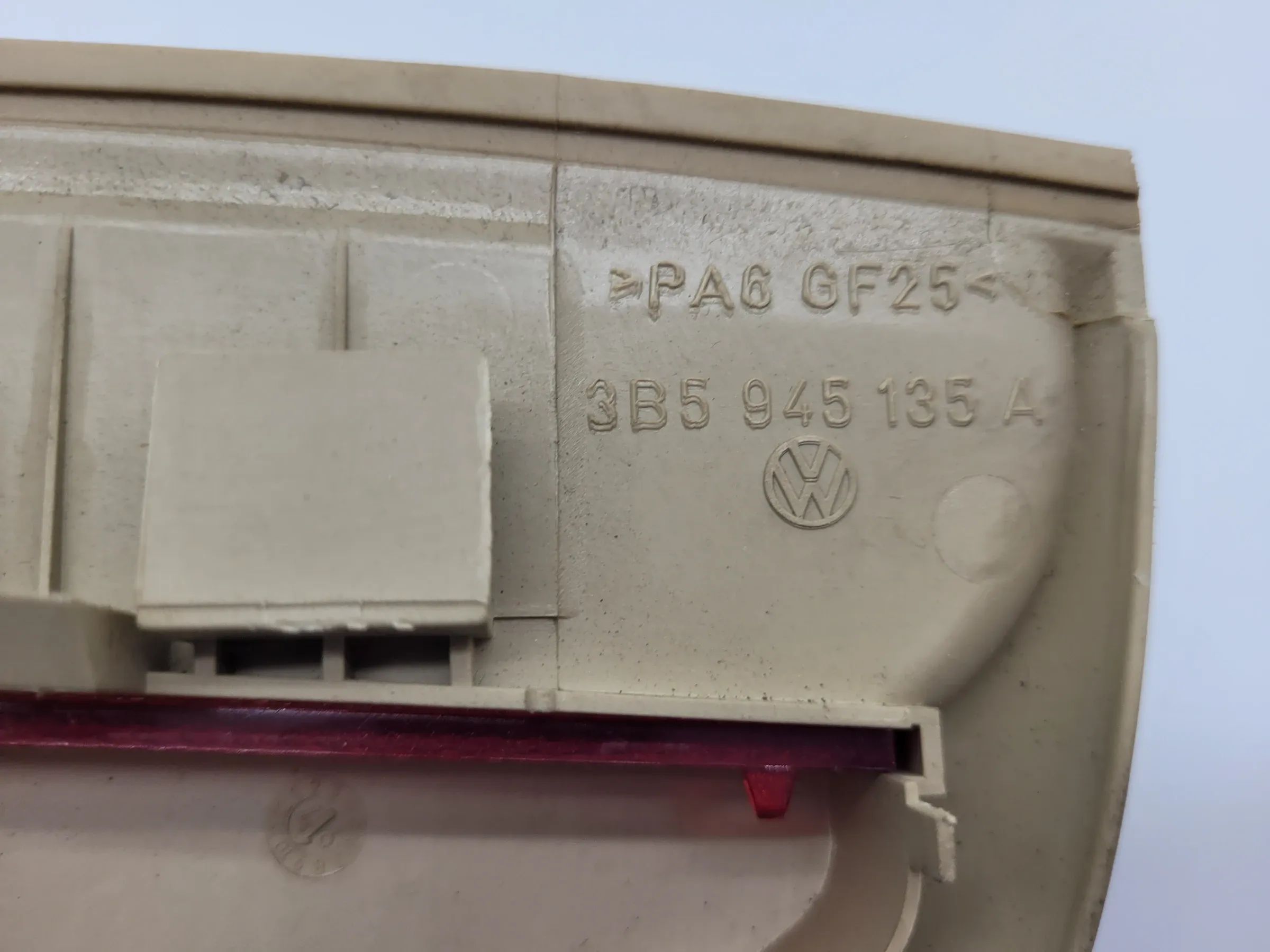 Original VW Passat (3B2) Dritte Bremsleuchte Beige 3B5945135A