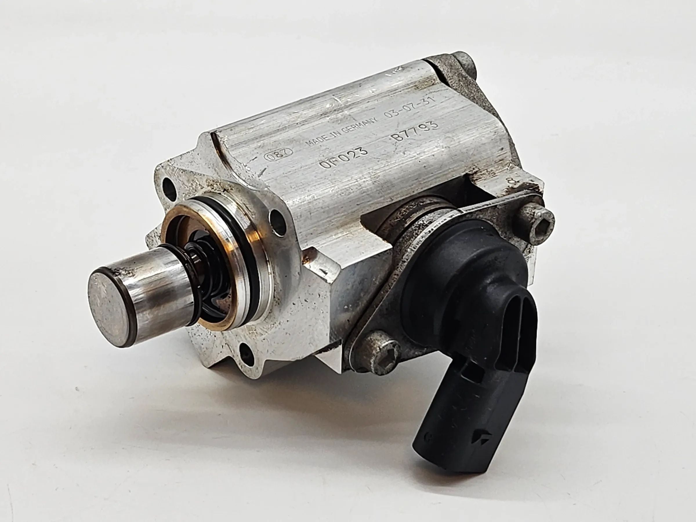 Original Audi A4 8E B6 2,0L FSI AWA 110KW 150PS Hochdruckpumpe  06D127025H