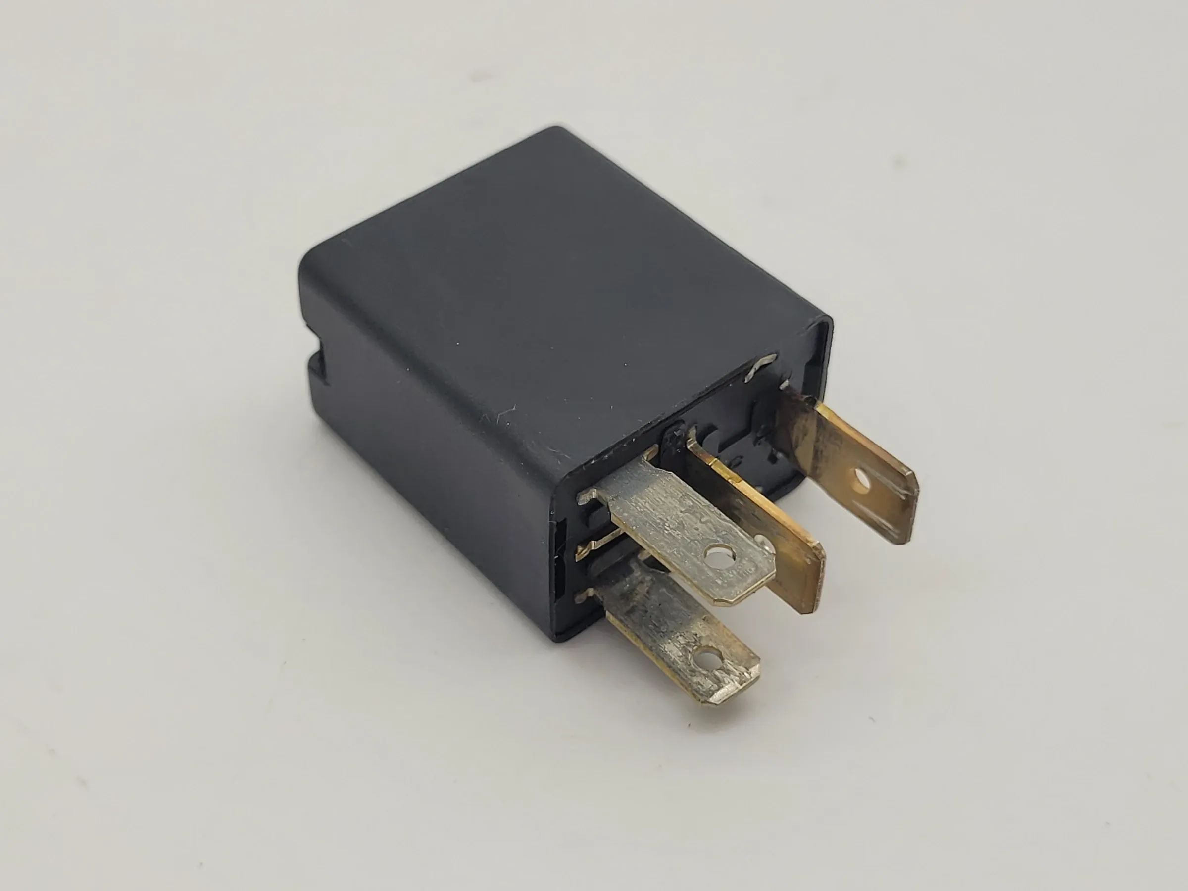 Original Fiat Alfa Romeo/Fiat/Jeep/Lancia Relais Fernschalter 46520411 / 232006