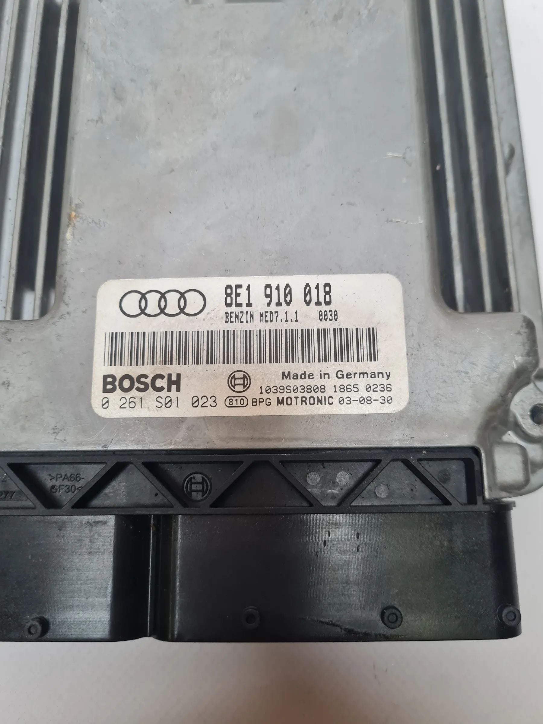 Original Audi A4 (8E/B6) Steuergerät Motor AWA 8e1910018