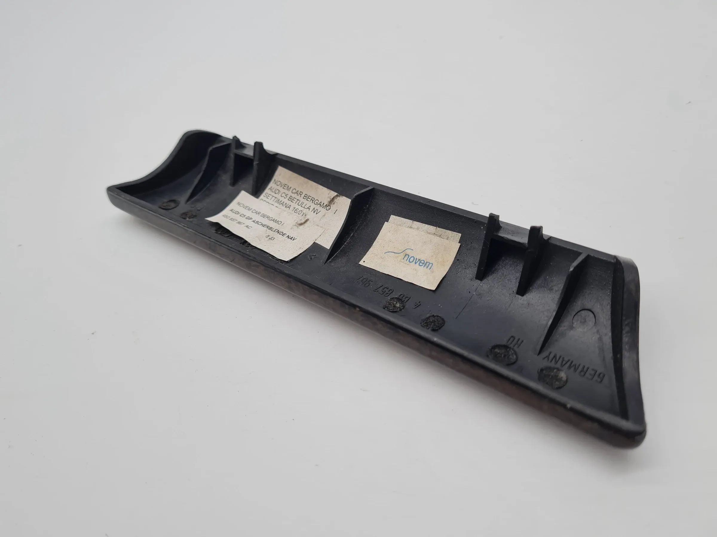 Original Audi A6 (4B) Dekorleiste / Zierleiste Aschenbecher 4B0857967