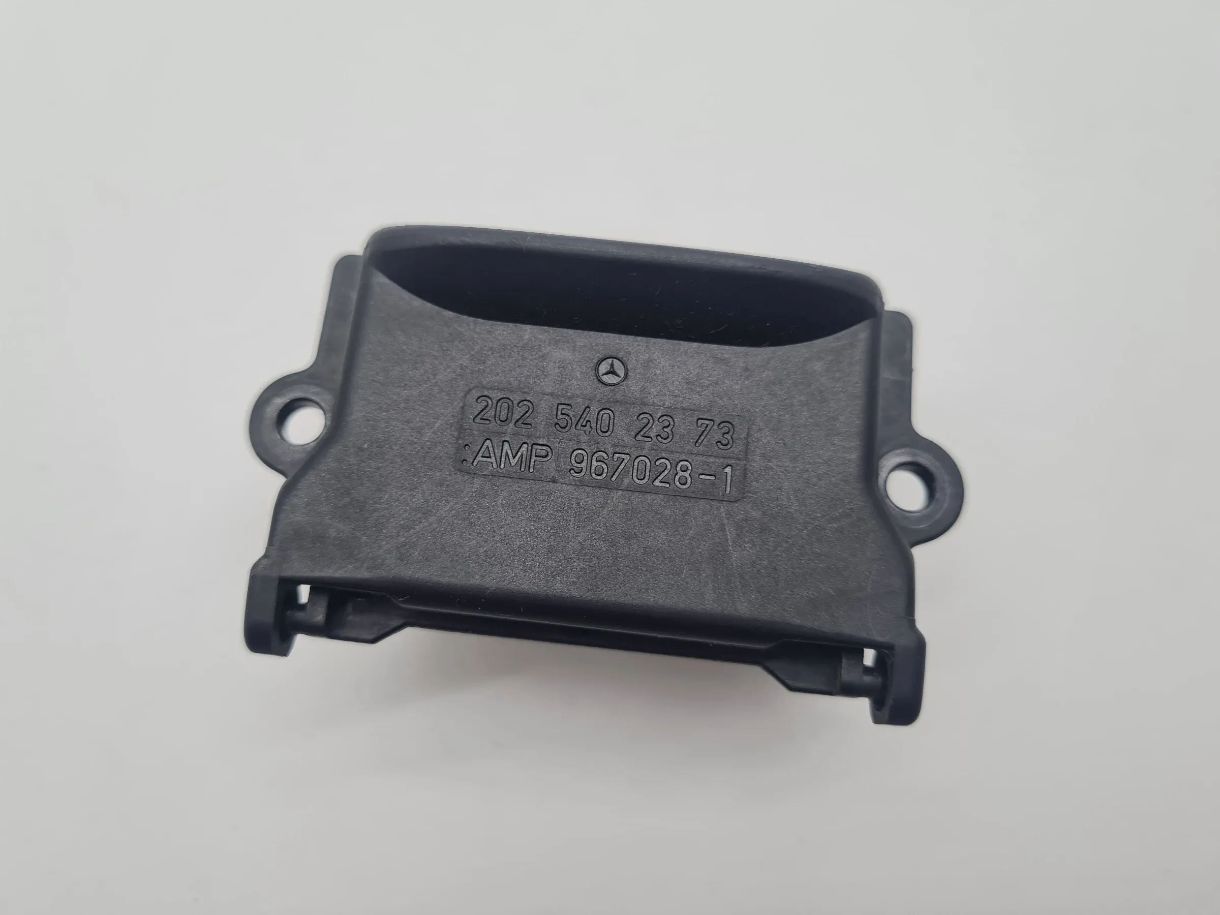Original Mercedes-Benz C-Klasse OBD Diagnose Steckdose Buchse L A2025402373