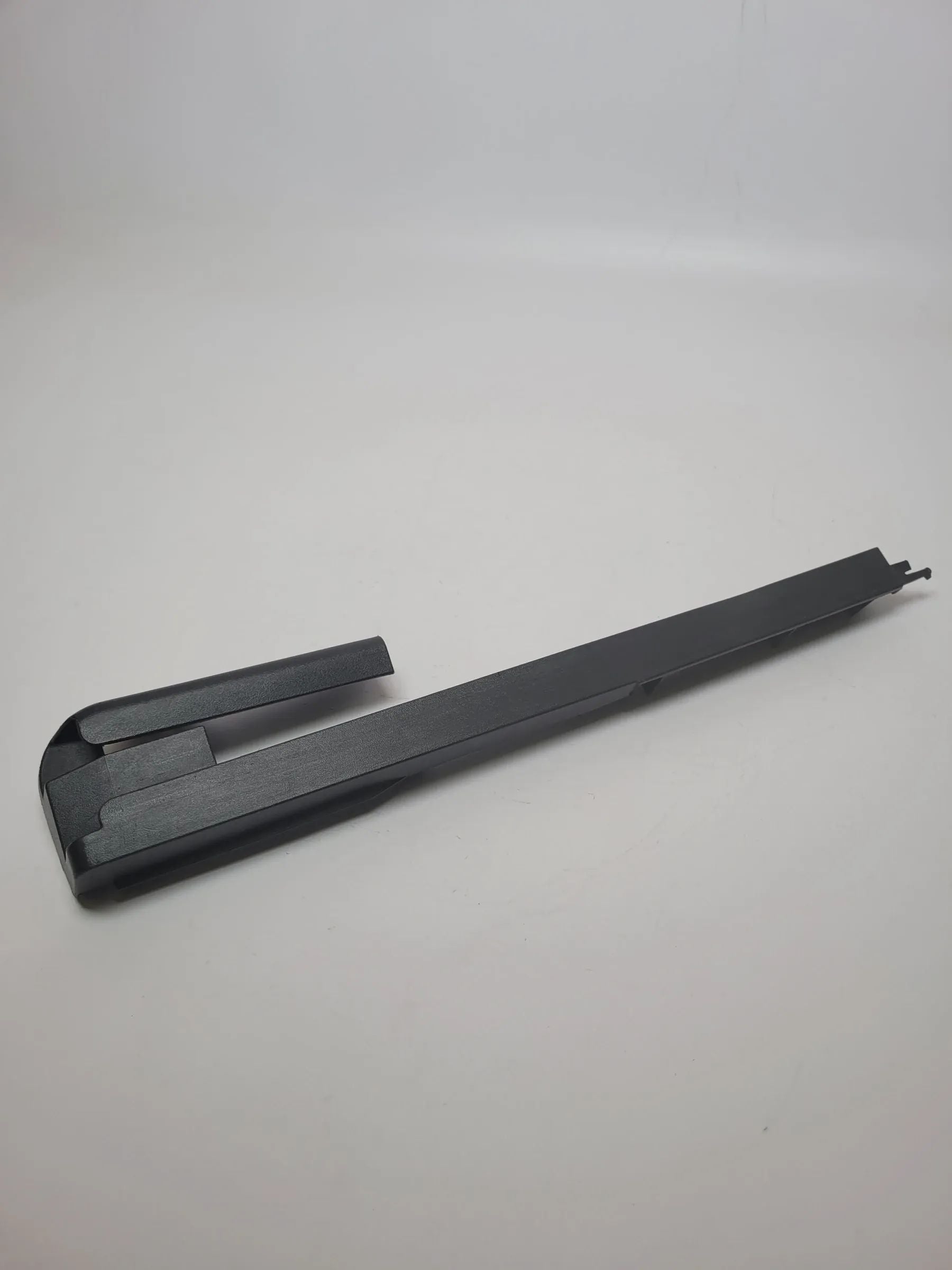 Original Audi A4 (8E/B6/B7) Verkleidung Sitz-Führungsschiene 8e0881347b