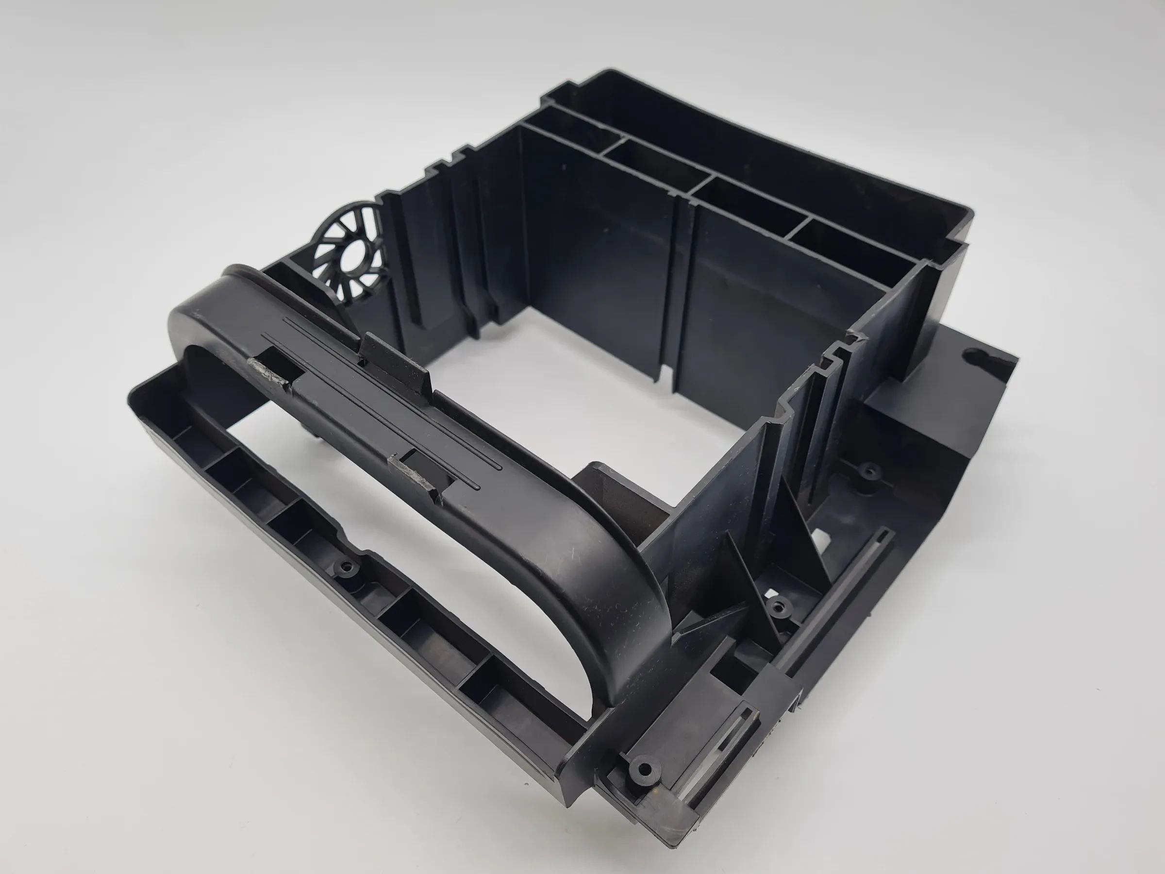 Original Mercedes-Benz C-Klasse (W203) Radioschacht Einbaurahmen A2036800878