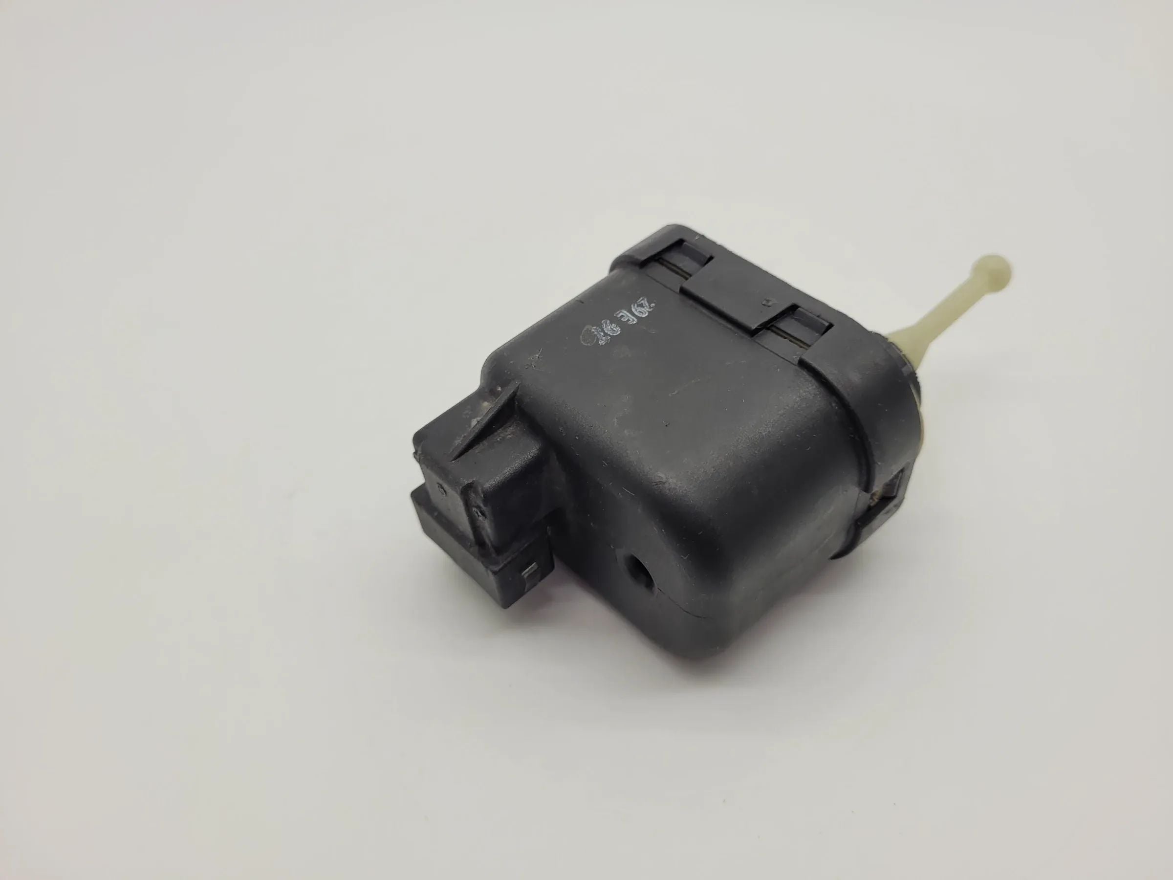 VW/Seat Ibiza II /Cordoba +Mehr Stellmotor LWR L/R 6K5941295