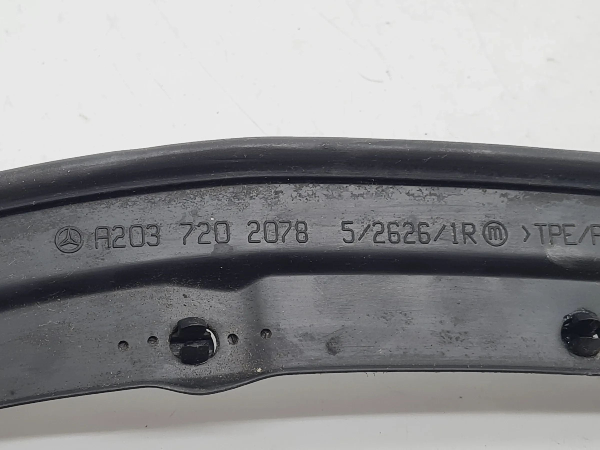 Original Mercedes C-Klasse (CL203) Tür Dichtung Leiste Rechts A2037202078