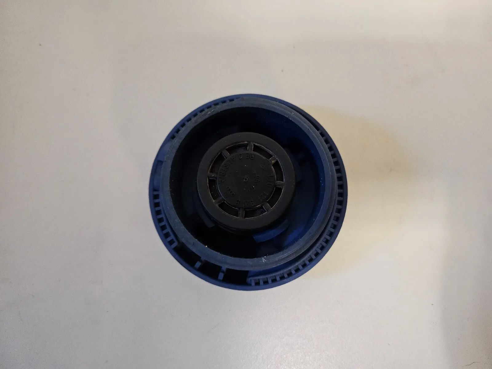 Оригинальная крышка расширительного бачка охлаждающей жидкости VW Touareg 7L 3.0 TDI VW 1J0121321B