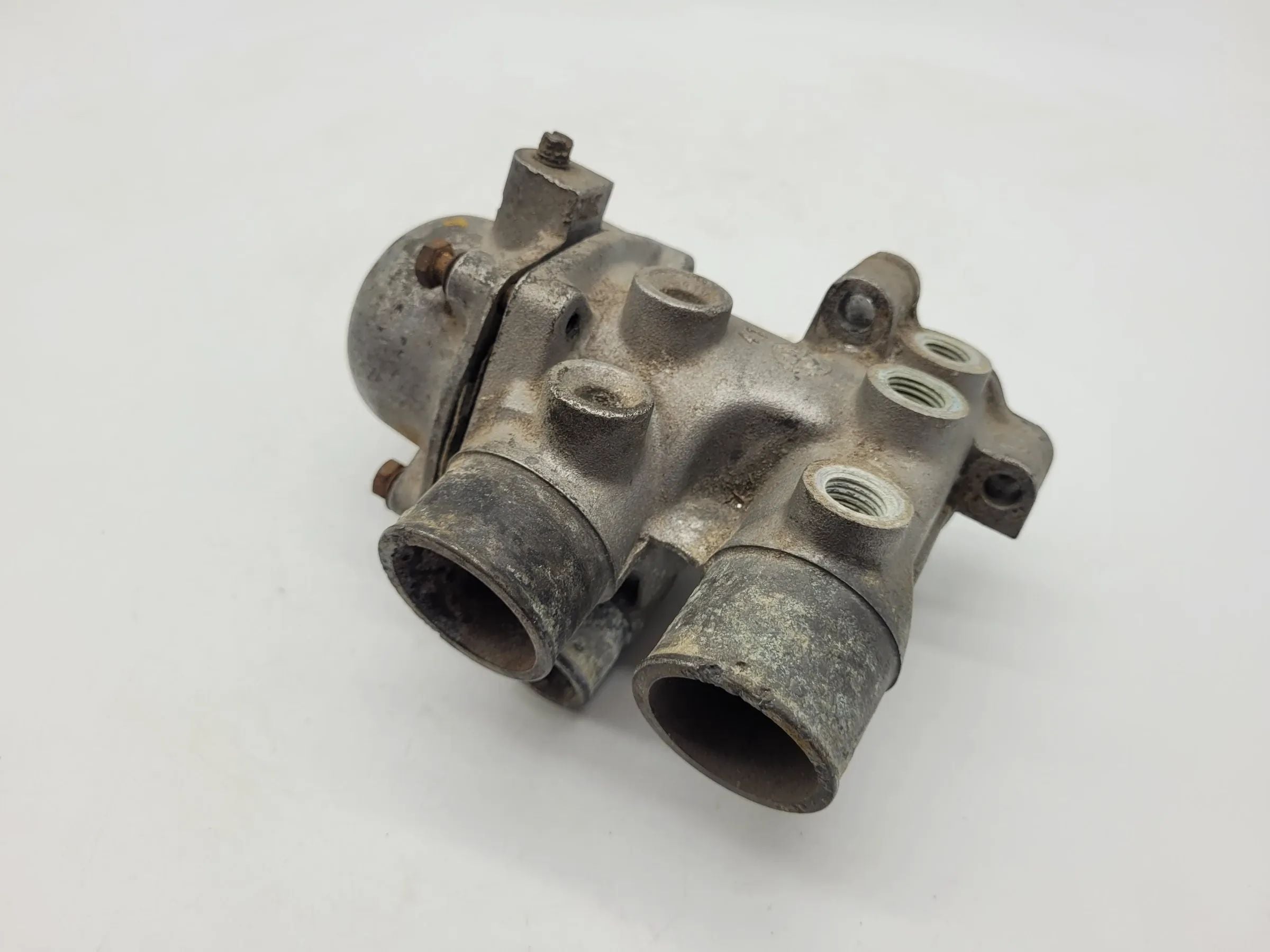 BMW 5er E28 E34 6er E24 7er E23E32 Thermostatgehäuse Thermostat 1710959 1250351