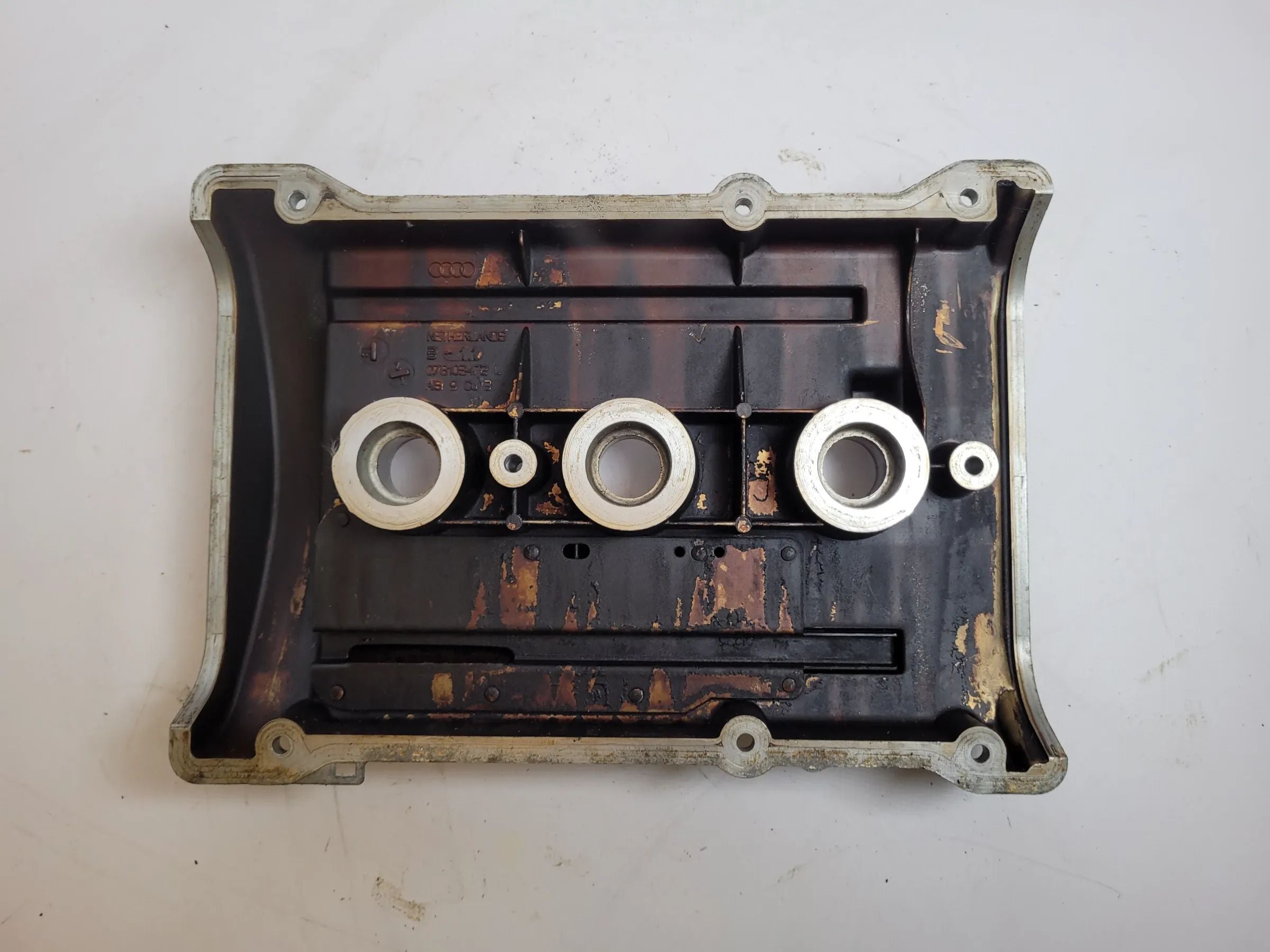 Audi A4/A6 4B/8D 2.4, 121KW Zylinderkopfhaube / Ventildeckel 078103472L Original